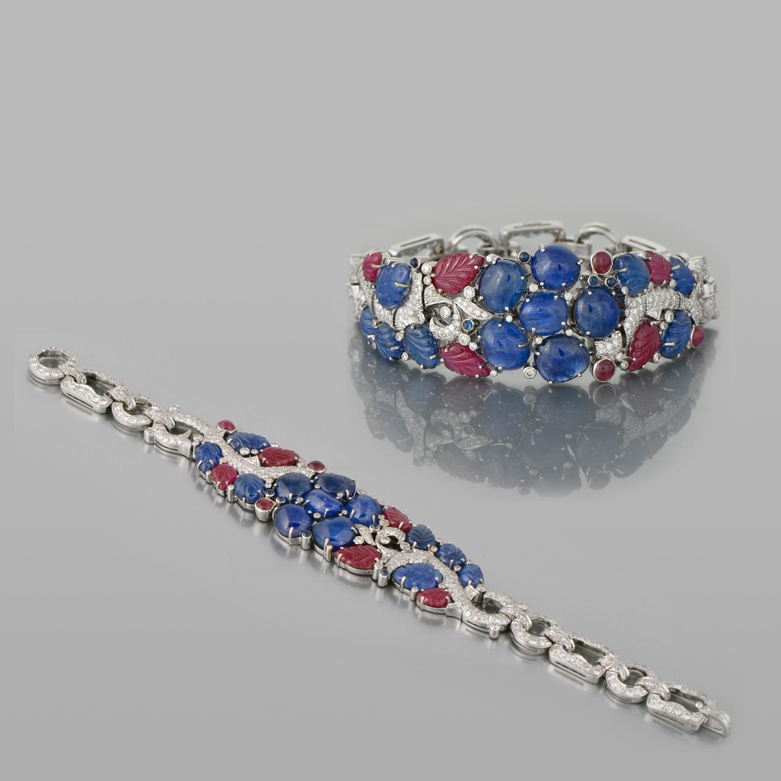 Taille ronde Bracelet unique Tutti Frutti avec diamants, saphirs et rubis en vente