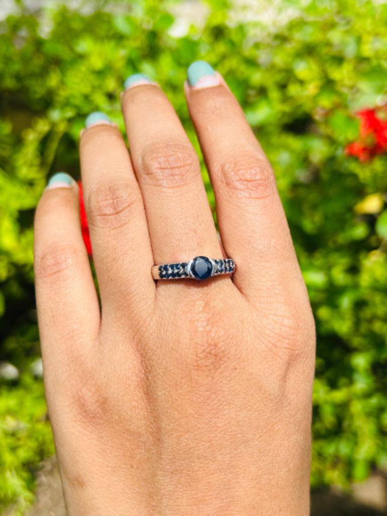 For Sale:  Unique Unisex Blue Sapphire Ring Gift in .925 Sterling Silver 7