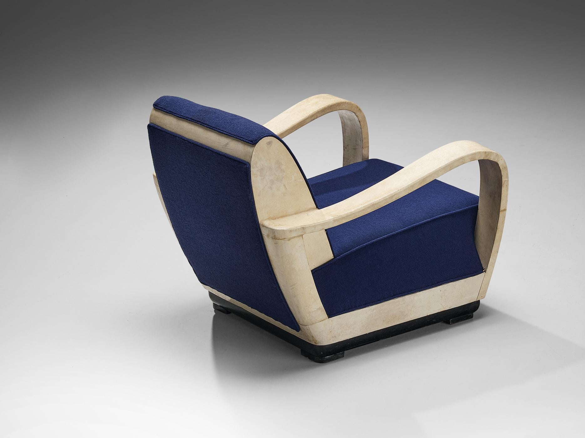 Unique Valzania Lounge Chair in Parchment and Blue Upholstery  For Sale 2
