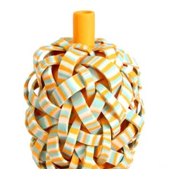 Jarrón de cerámica naranja de Ahryun Lee