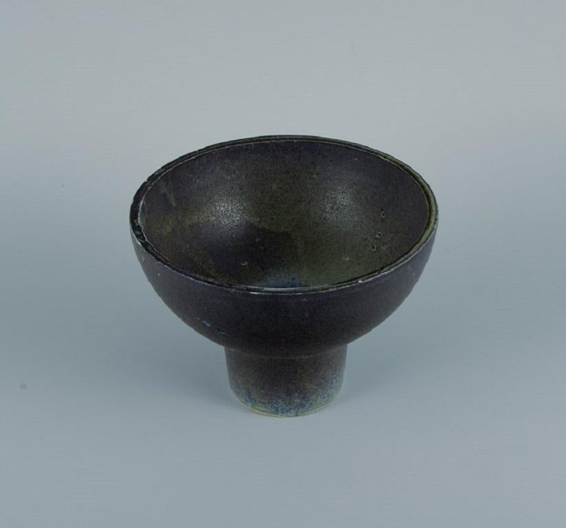 Unique vase in grey-green glaze.
circa 1970 / 1980s.
In perfect condition.
Dimensions : Diameter 17.0 x height 12.0 cm.