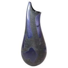 Vaso unico realizzato in viola scuro da Elio Raffaeli per Murano del 2018