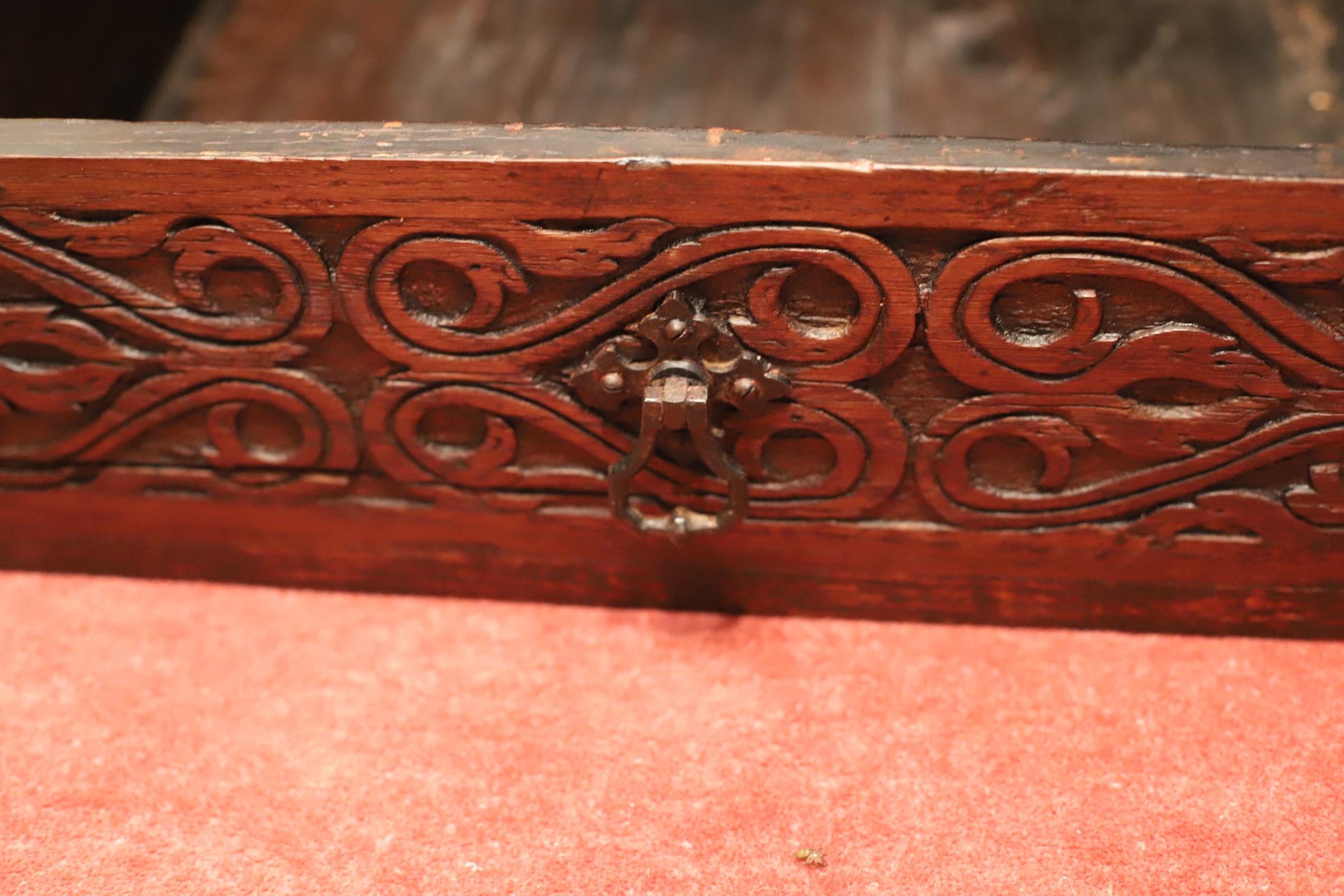 Unique Victorian Carved Oak Mule Chest Made  by Hewetson, Milner & Thexton  For Sale 2