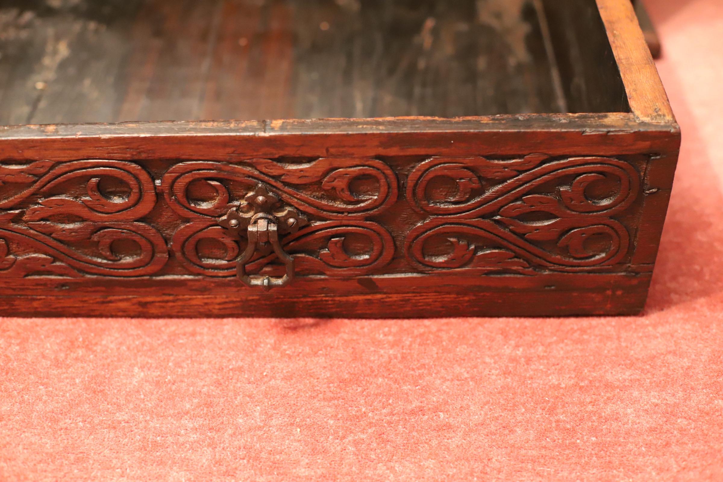 Unique Victorian Carved Oak Mule Chest Made  by Hewetson, Milner & Thexton  For Sale 11