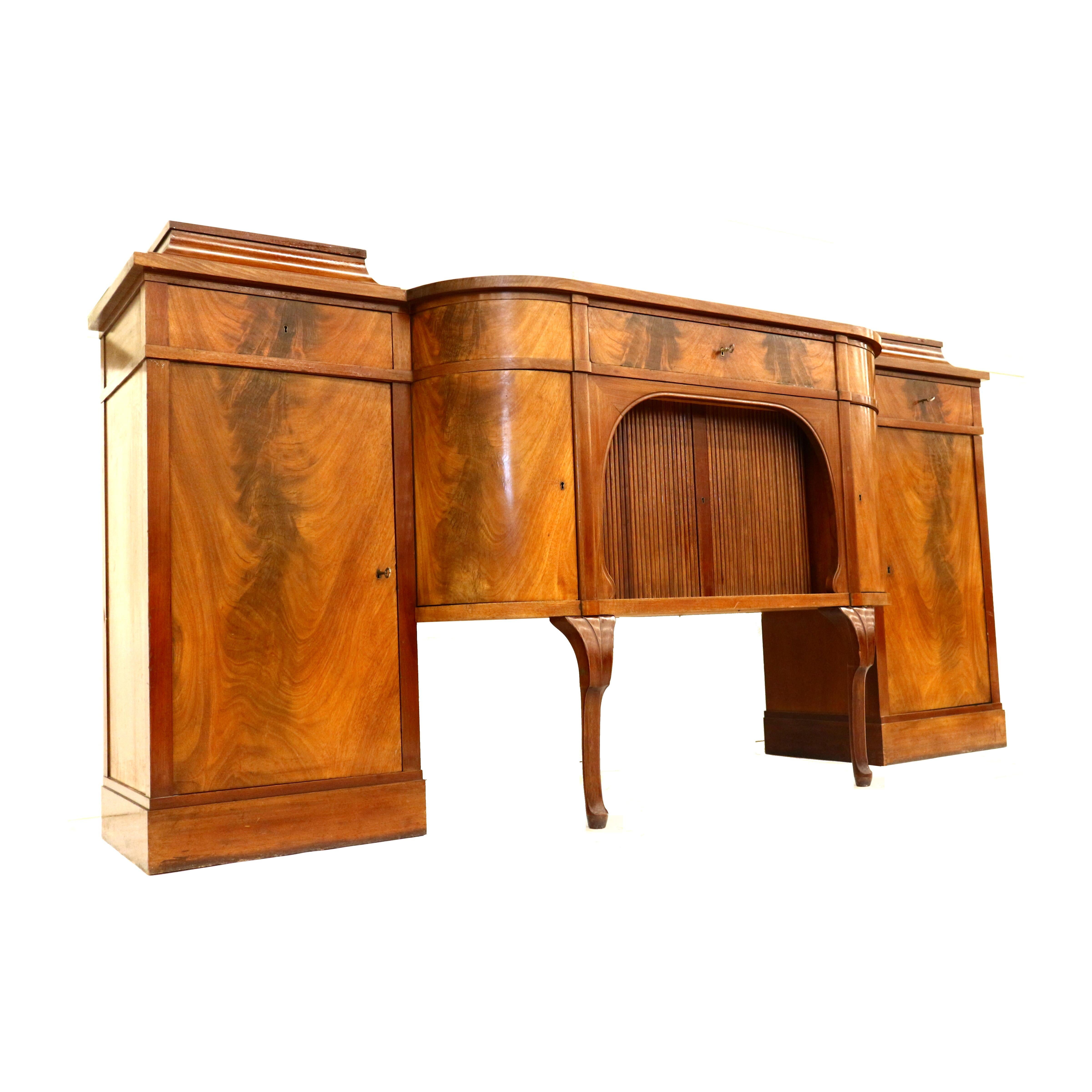 Unique Victorian flamed sideboard from the 19th century For Sale 7