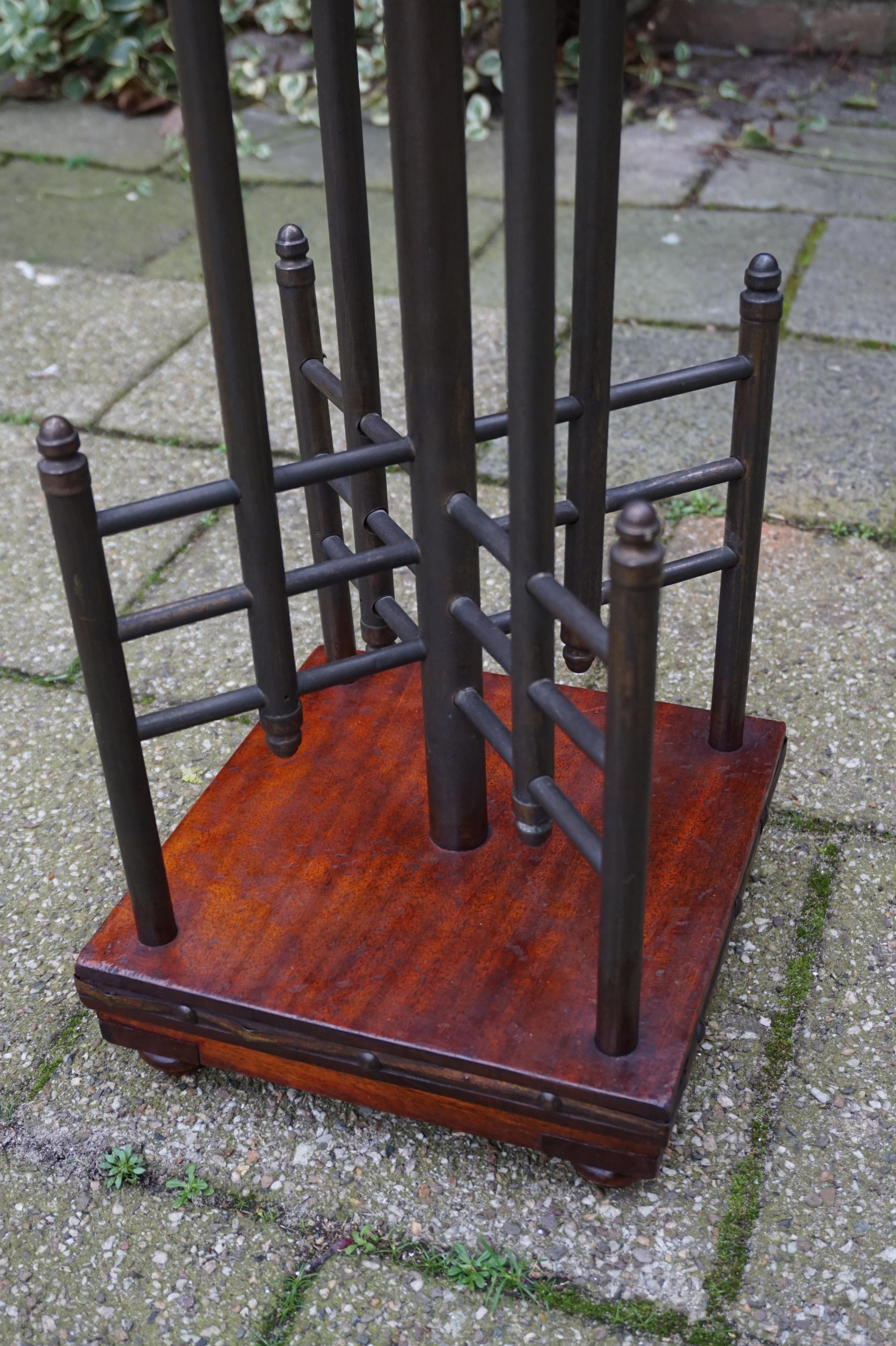 Unique Viennese Style Arts and Crafts Brass & Nutwood Sculpture Pedestal Stand In Good Condition For Sale In Lisse, NL