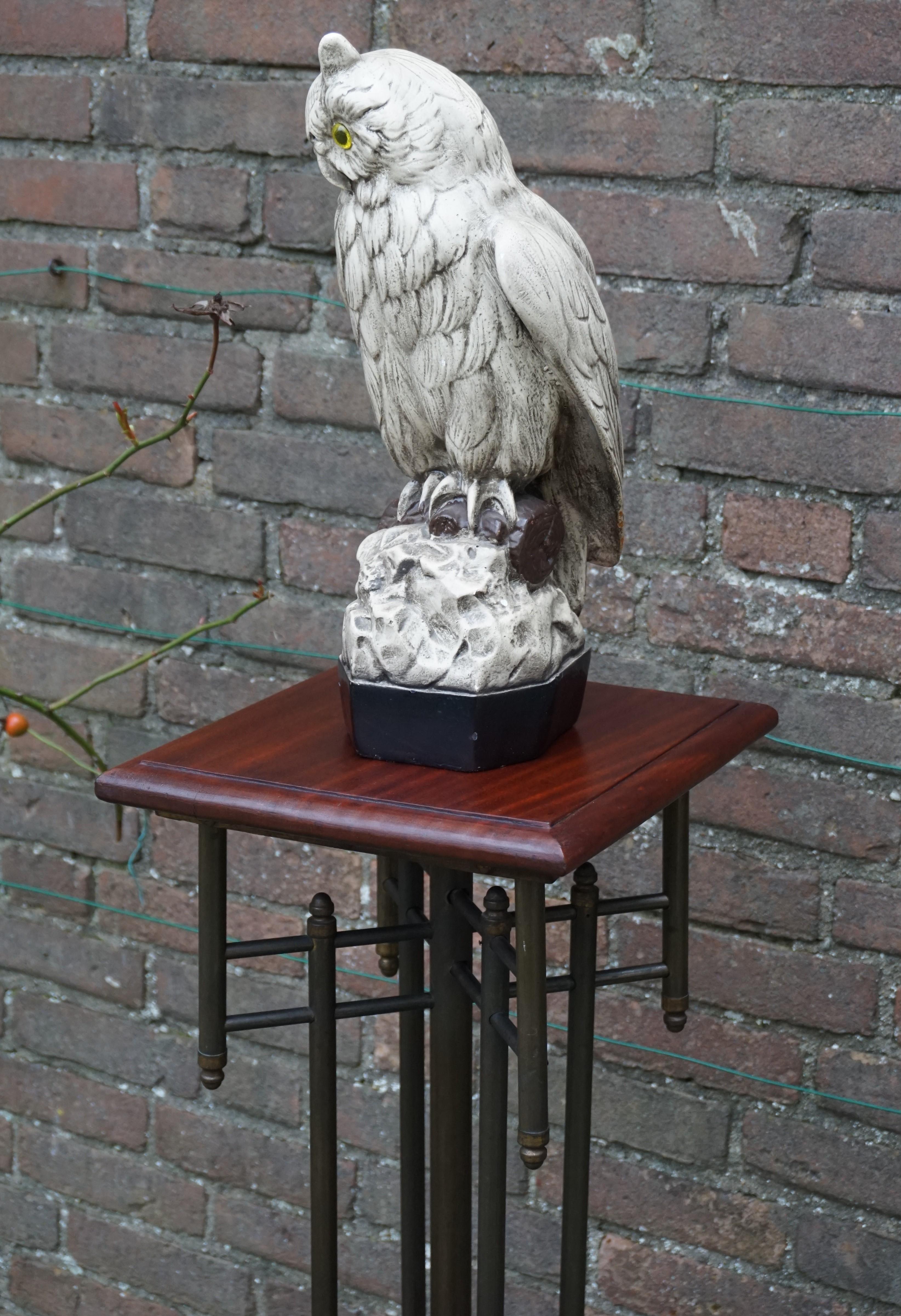 Socle unique de sculpture en laiton et bois de noyer de style viennois Arts and Crafts 1