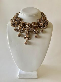 Collar vintage de perlas doradas