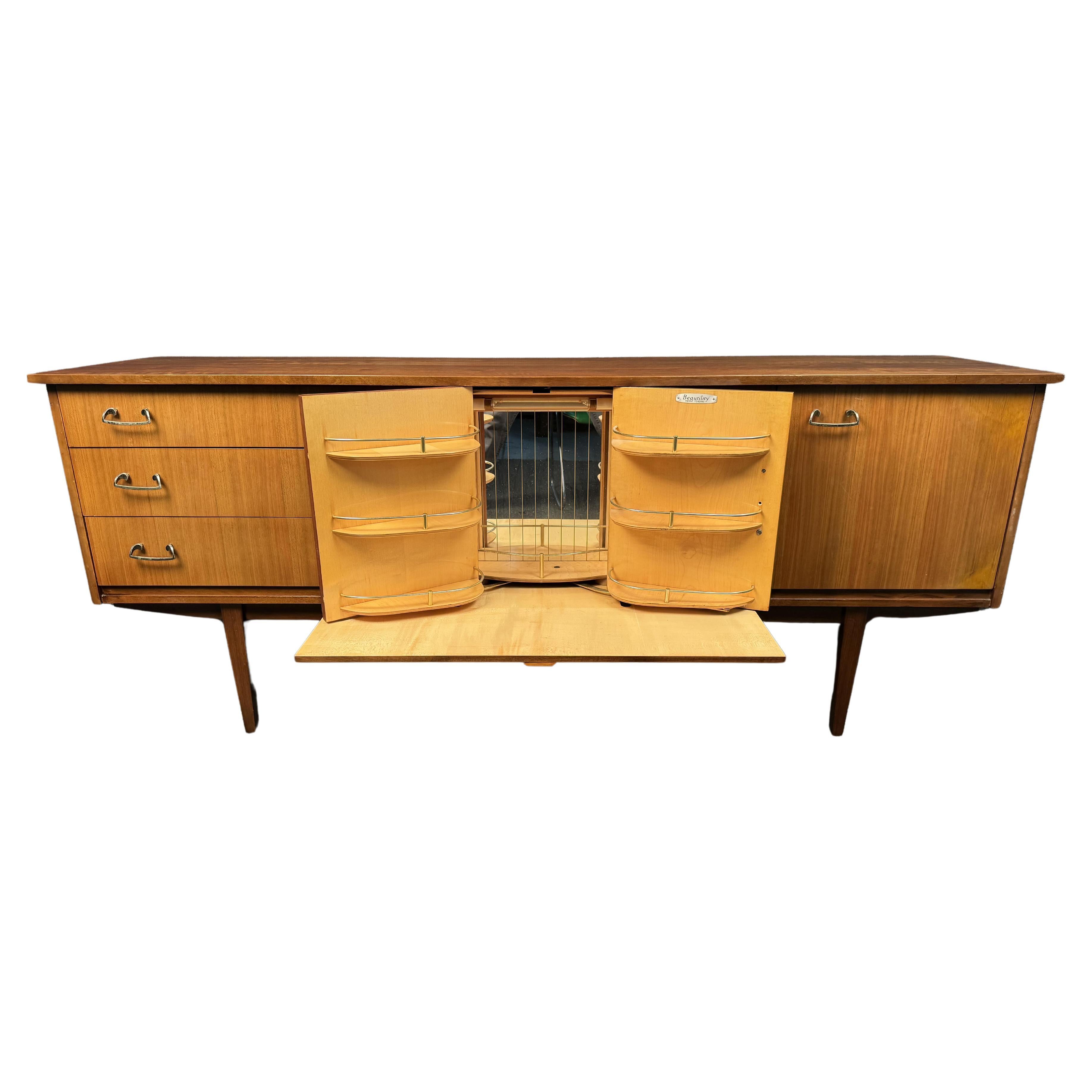 Einzigartiges Vintage-Cocktailbar-Sideboard von Beautility