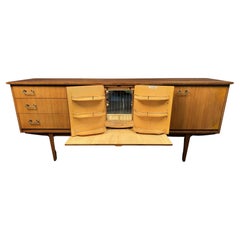 Aparador vintage único para bar de cócteles by Beautility