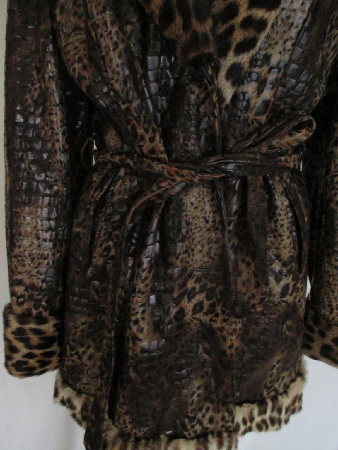 Veste vintage unique à ceinture et imprimée panthère en vente 2