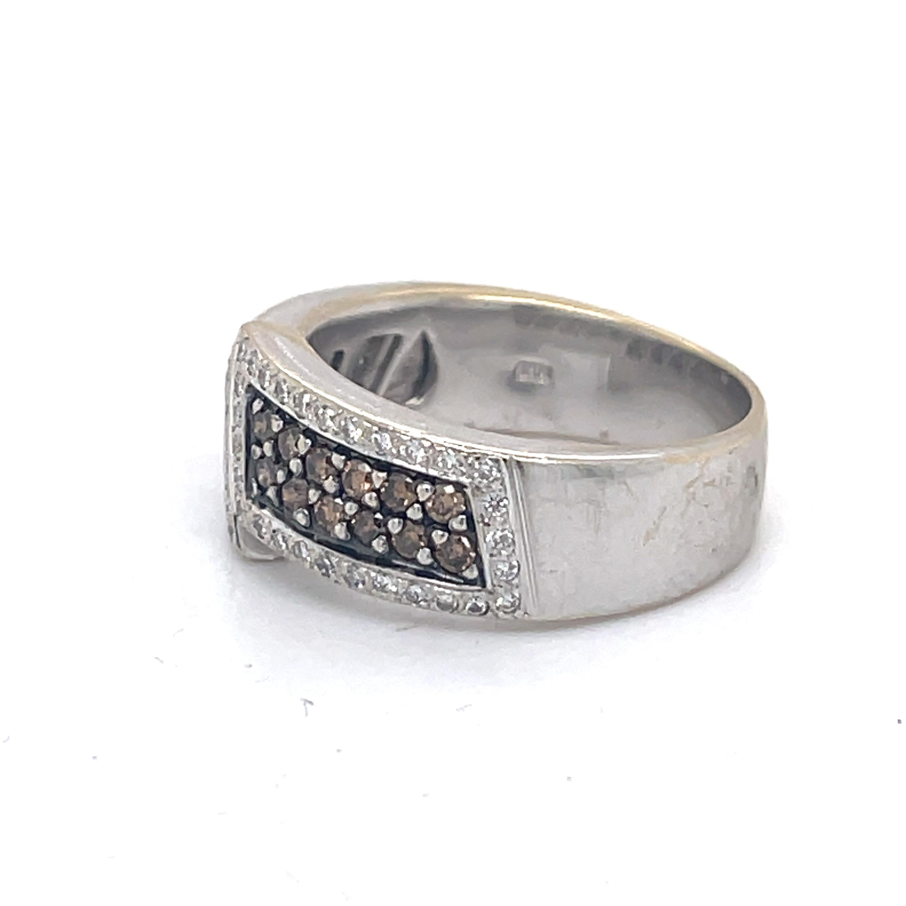 unique Vintage brown diamonds ring, 18k White Gold ring, Champaign diamonds ring In Excellent Condition For Sale In Ramat Gan, IL
