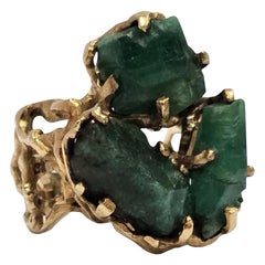 Unique Vintage Brutalist 18K Gold Sculptural Ring with Monumental Raw Emeralds
