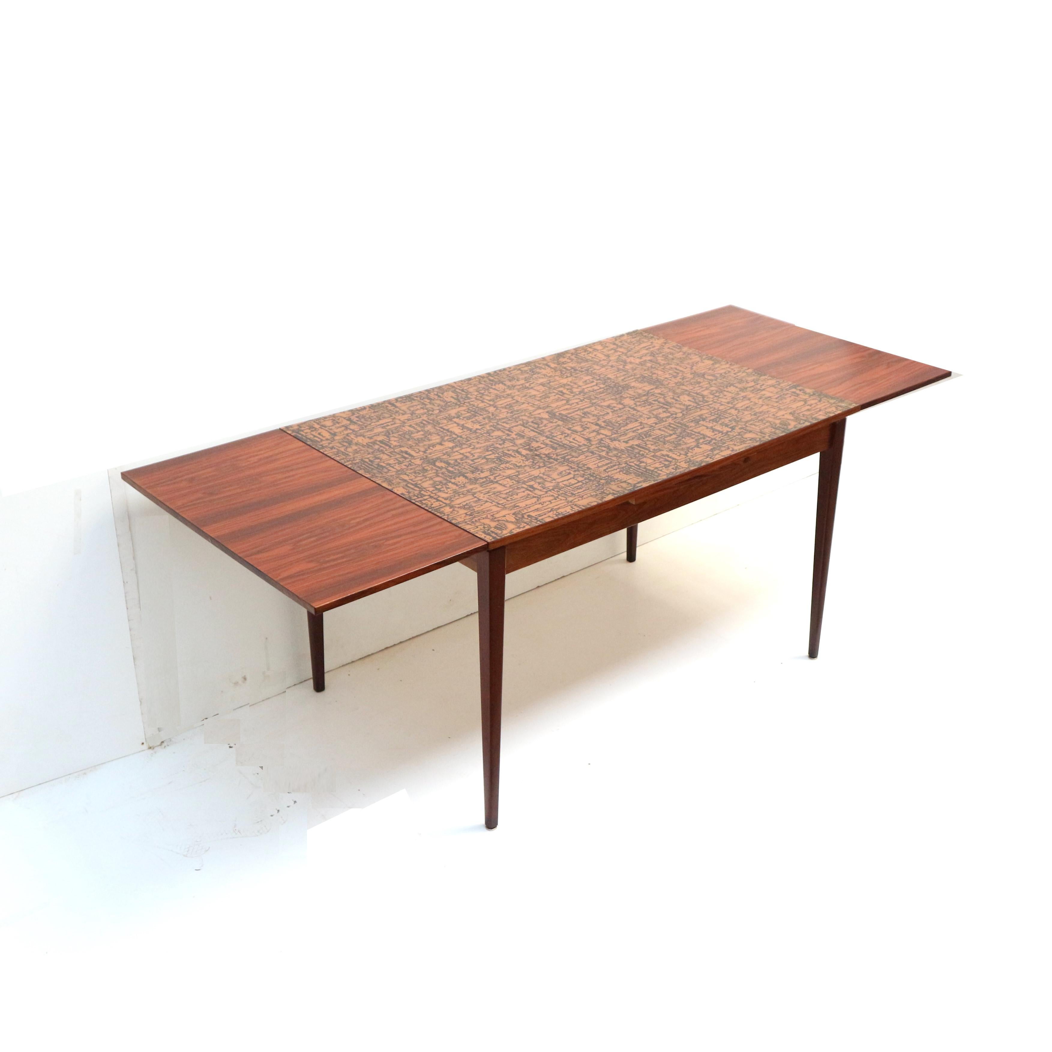 Unique vintage Brutalist extendable dining table with copper top.

Dimensions:
Length (extended): 200 cm
Length (retracted): 120 cm
Depth: 80 cm
Height: 75 cm

The table has traces of use that match the age.