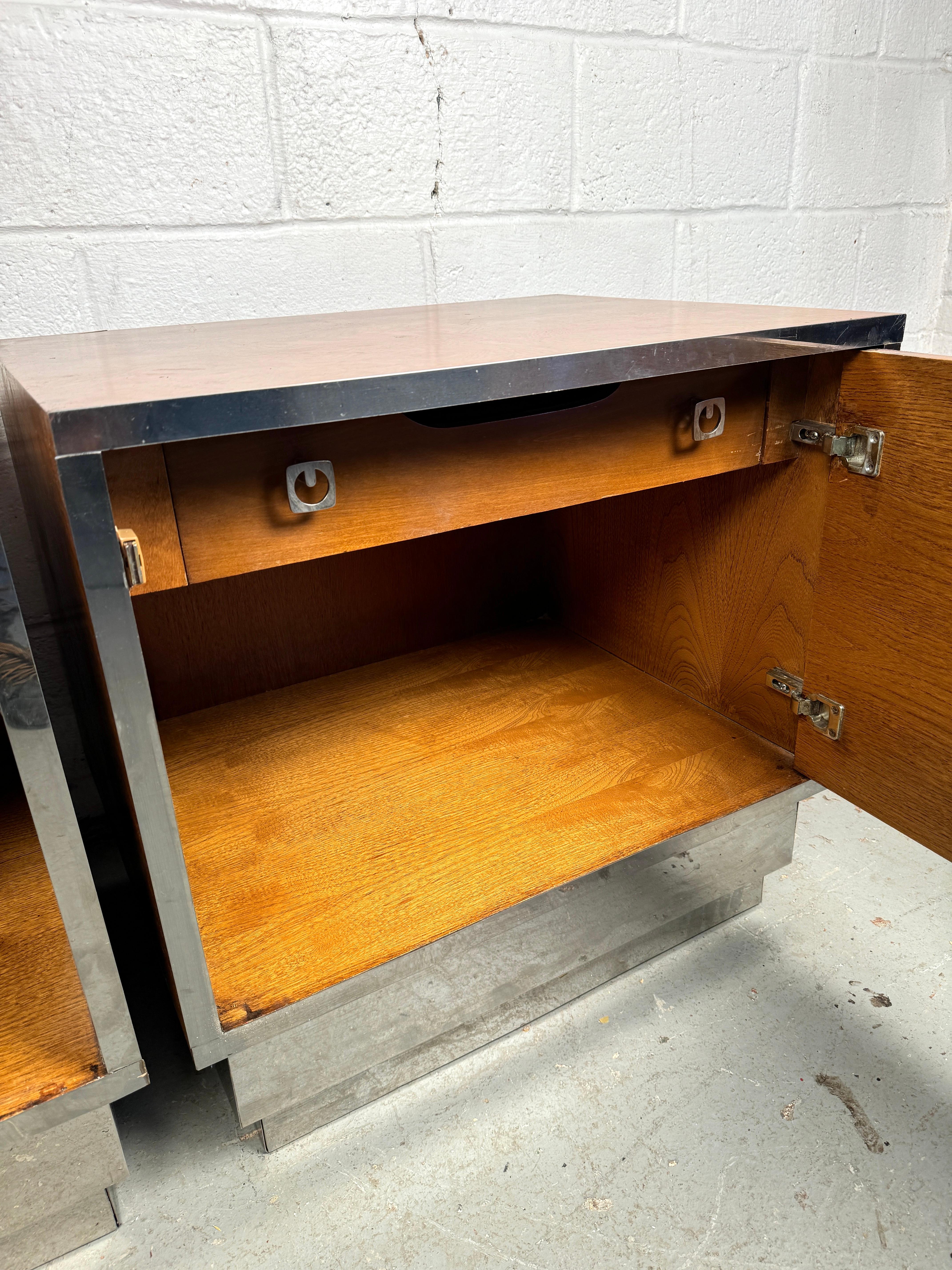 Unique Vintage Burl and Metal Nightstands For Sale 7