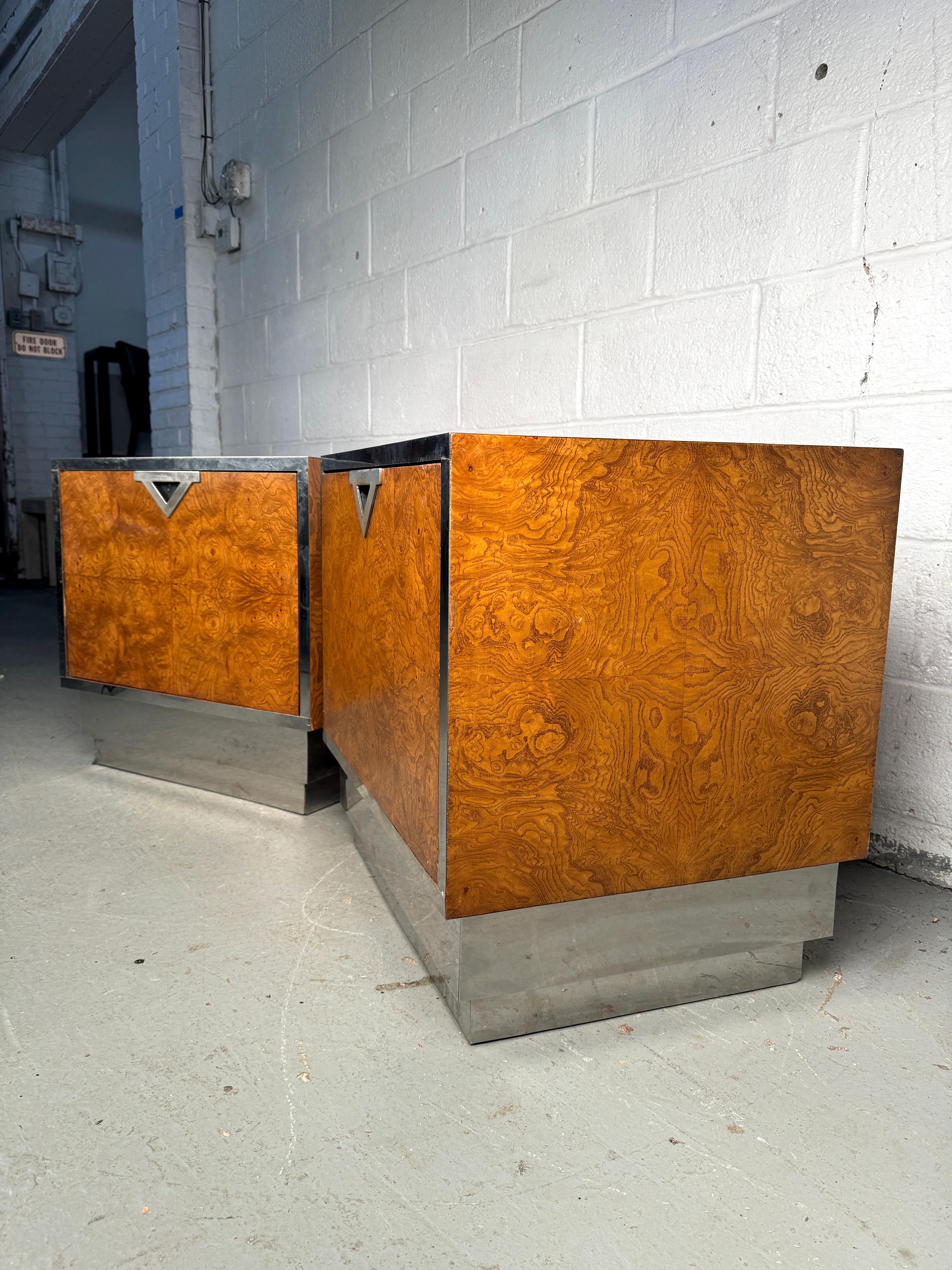 Unique Vintage Burl and Metal Nightstands In Good Condition For Sale In Brooklyn, NY
