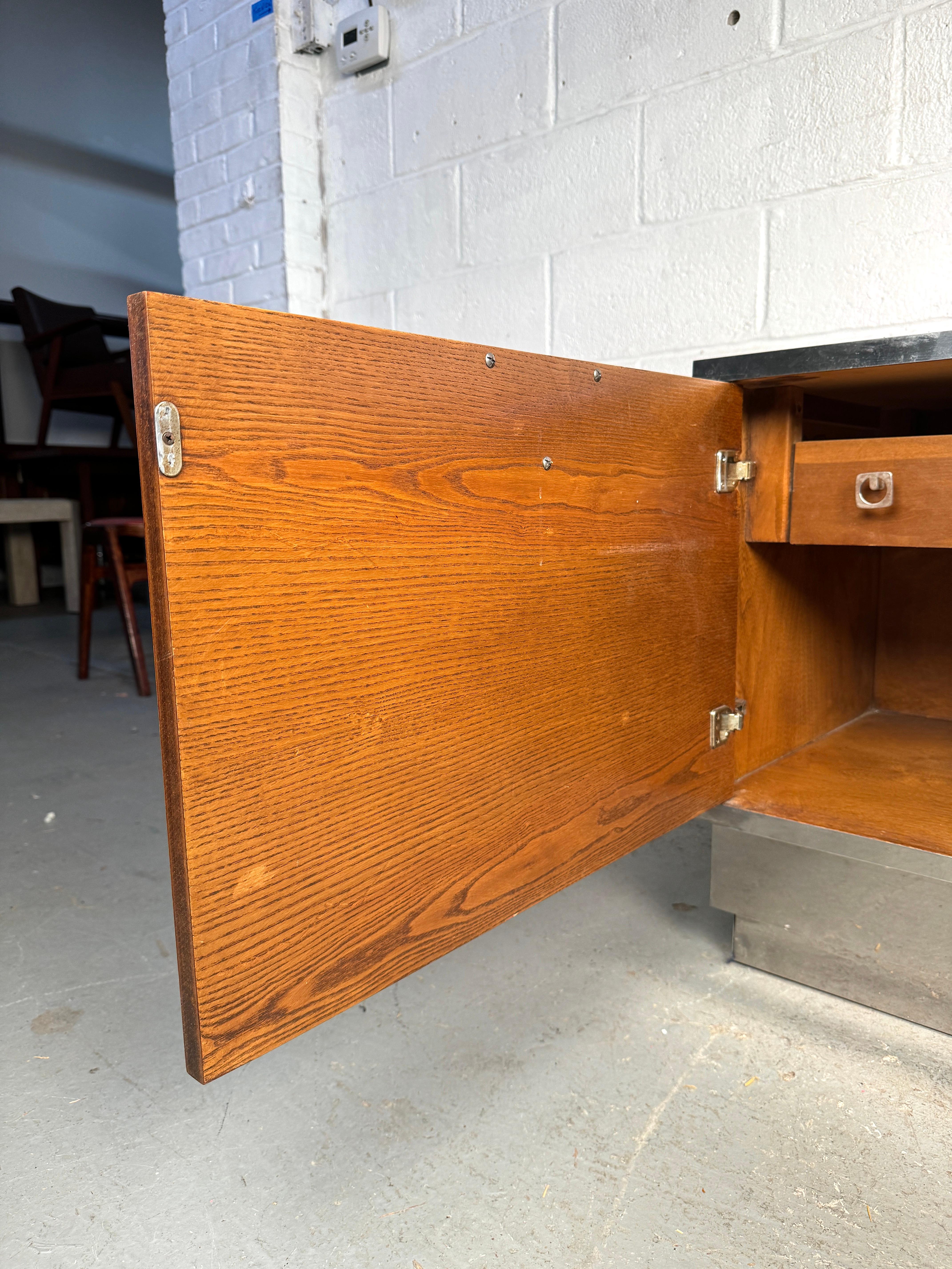 Unique Vintage Burl and Metal Nightstands For Sale 4