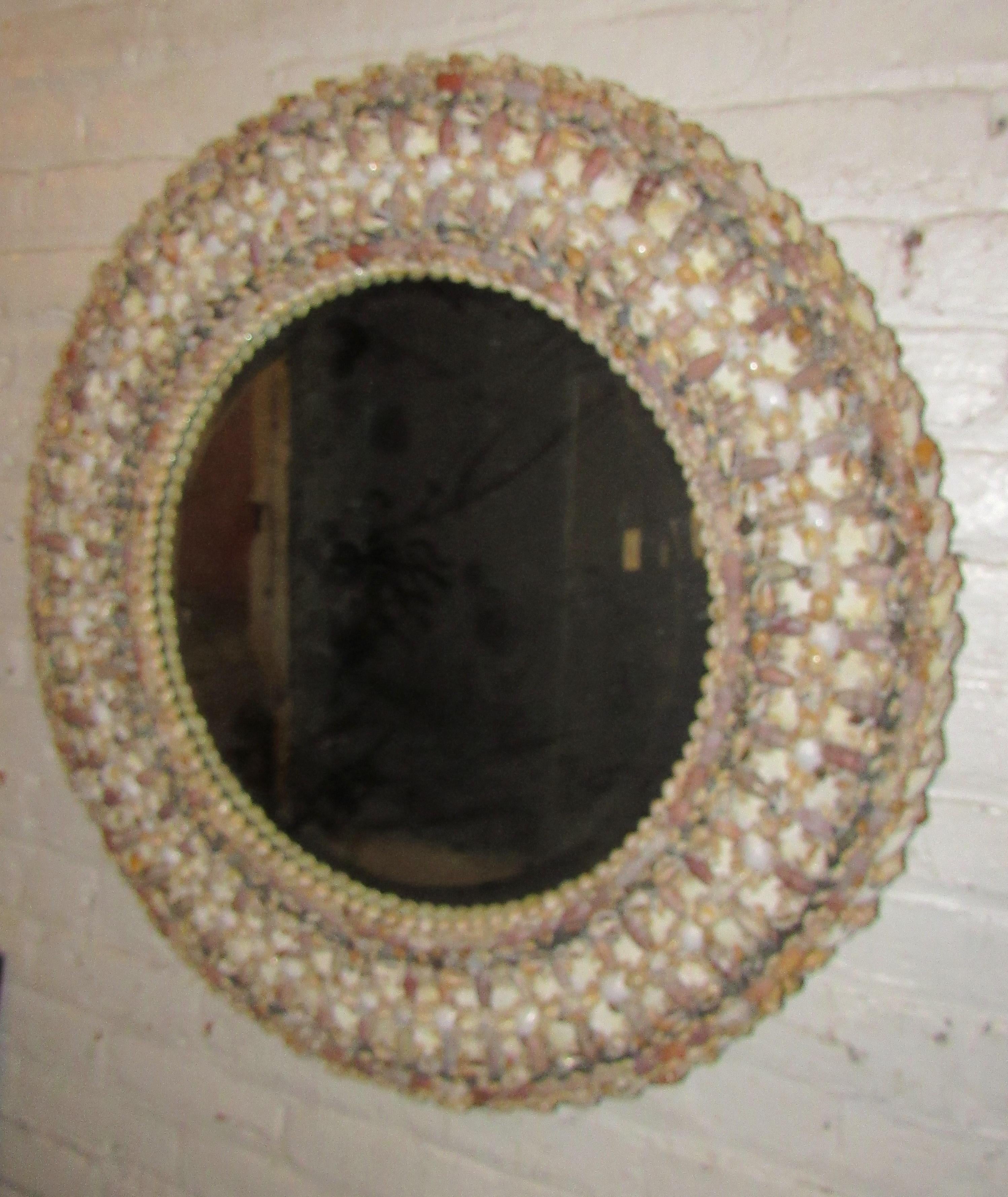 Miroir circulaire unique à coquillages Bon état - En vente à Brooklyn, NY