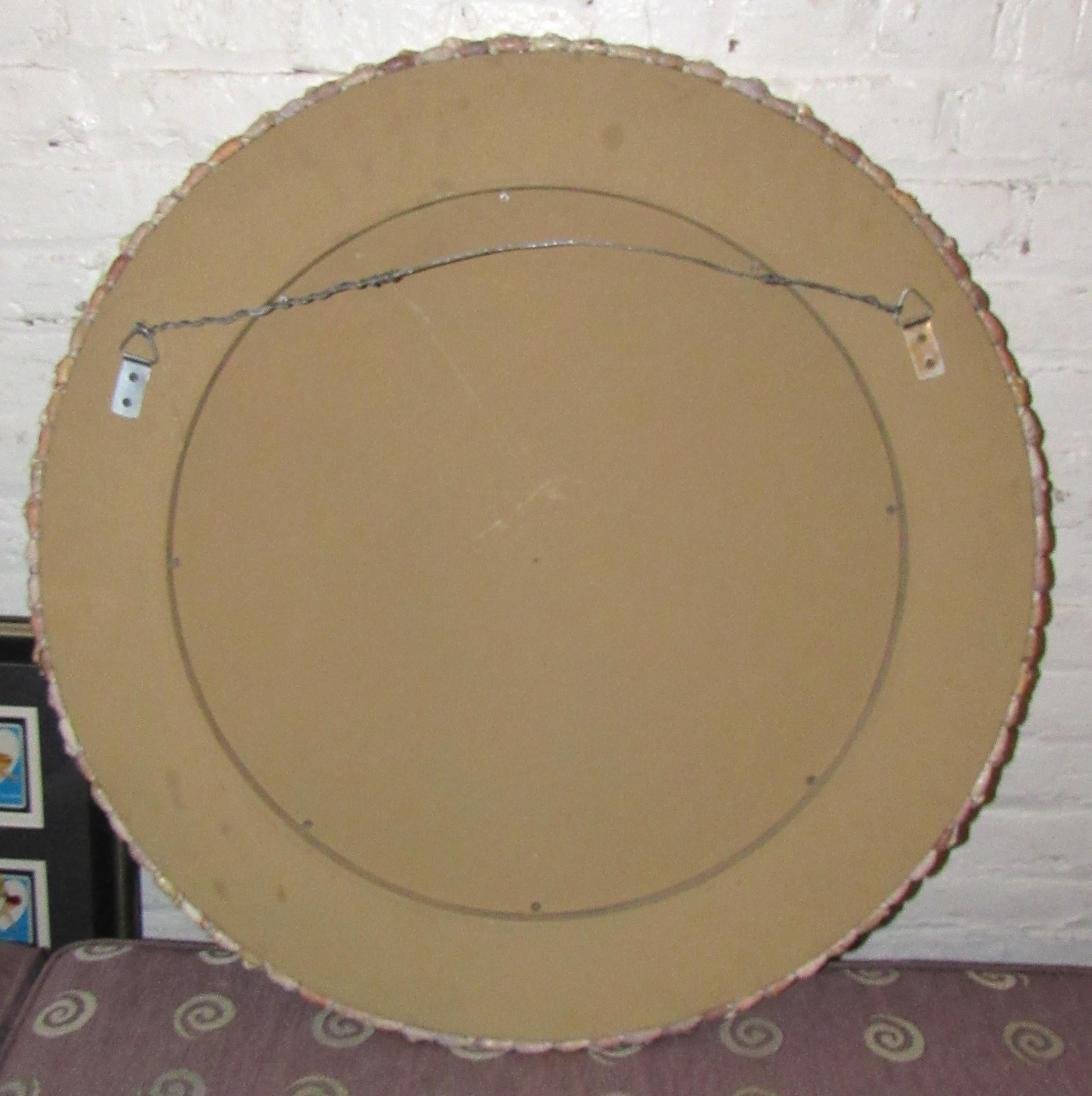 Miroir circulaire unique à coquillages en vente 1