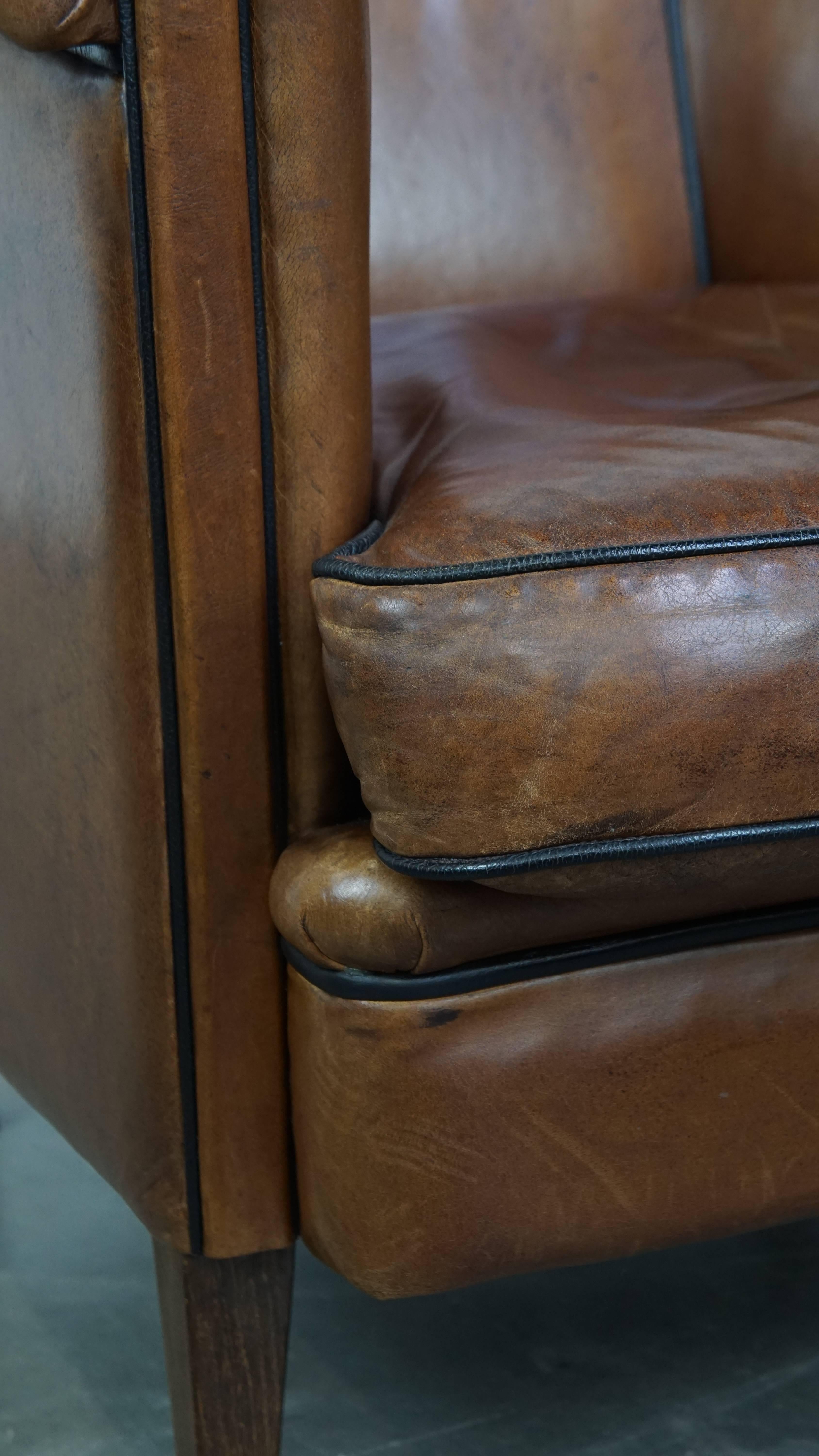 Sedia da club in pelle di mucca color cognac, unica nel suo genere. in vendita 4