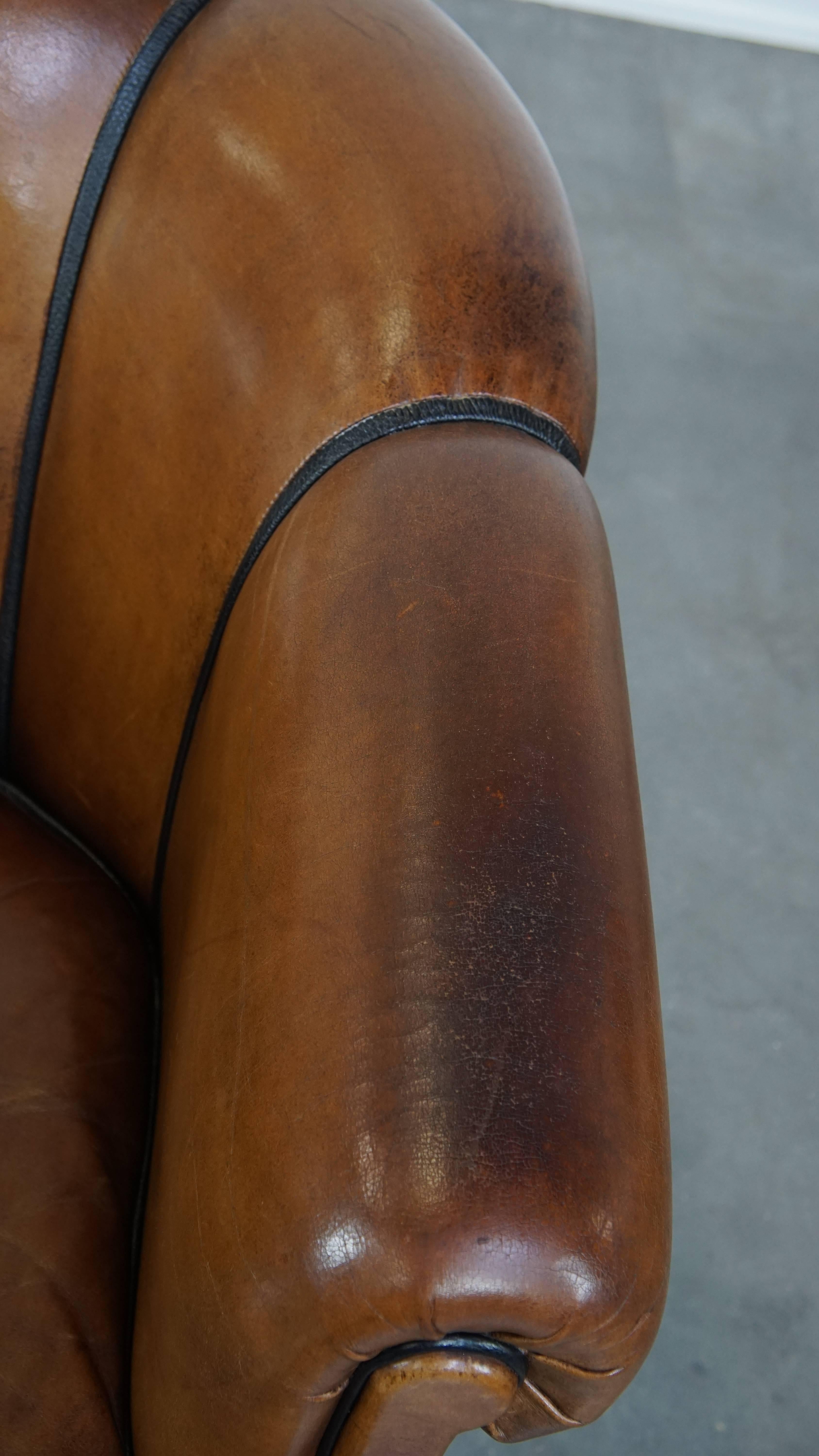 Sedia da club in pelle di mucca color cognac, unica nel suo genere. in vendita 1