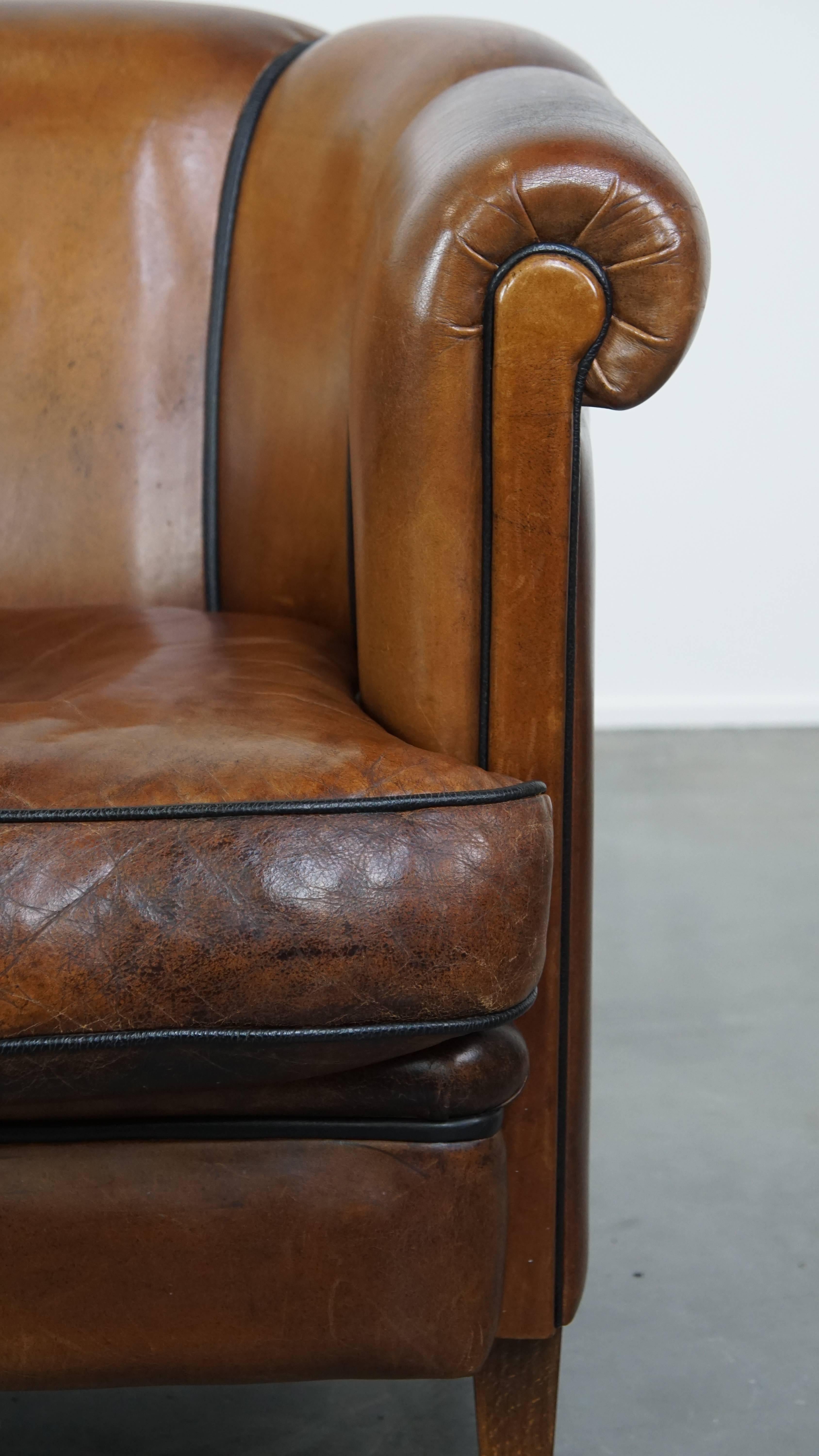 Sedia da club in pelle di mucca color cognac, unica nel suo genere. in vendita 2