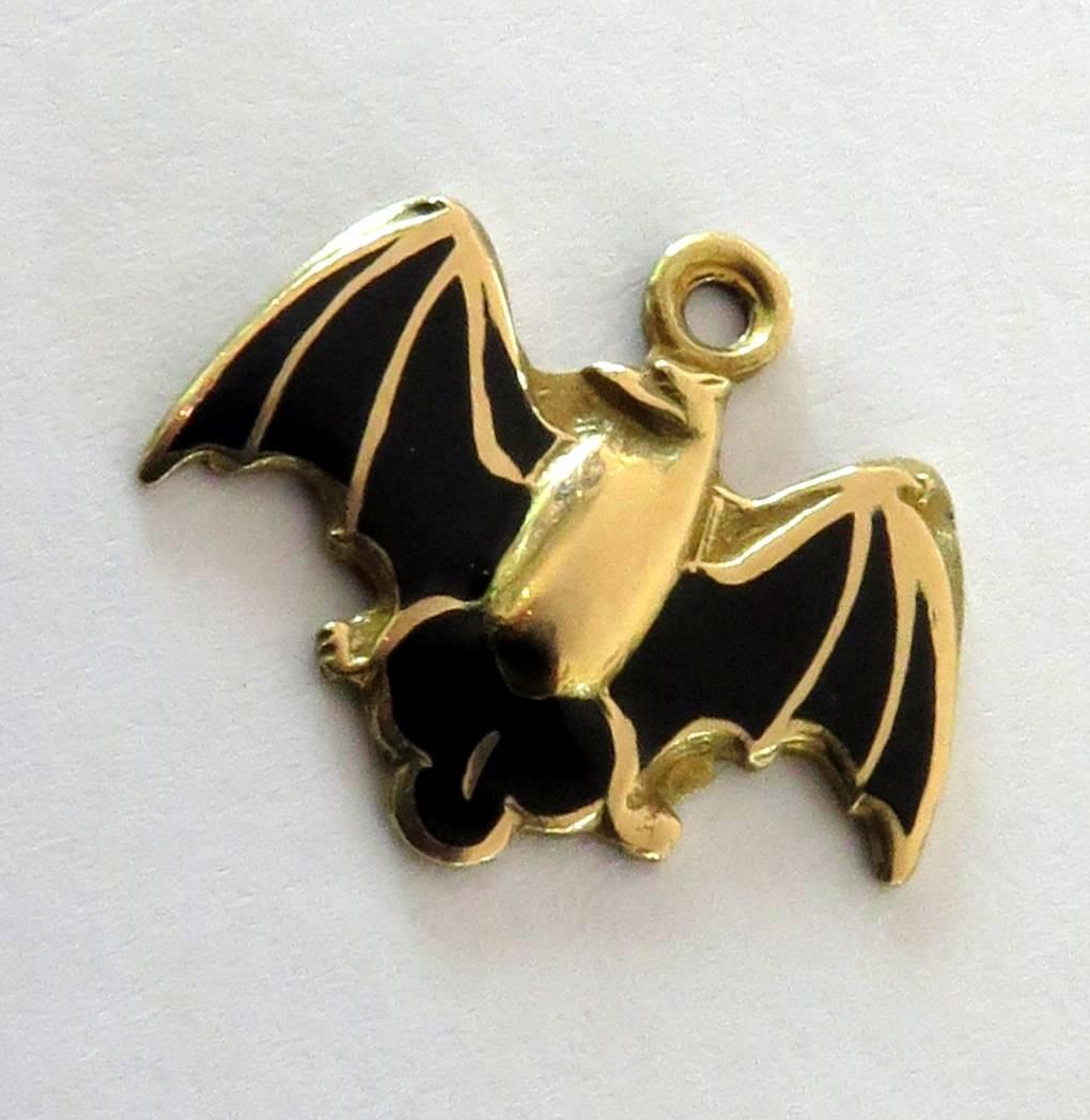 Unique Vintage Enamel Bat Gold Charm Pendant In Excellent Condition For Sale In Palm Beach, FL
