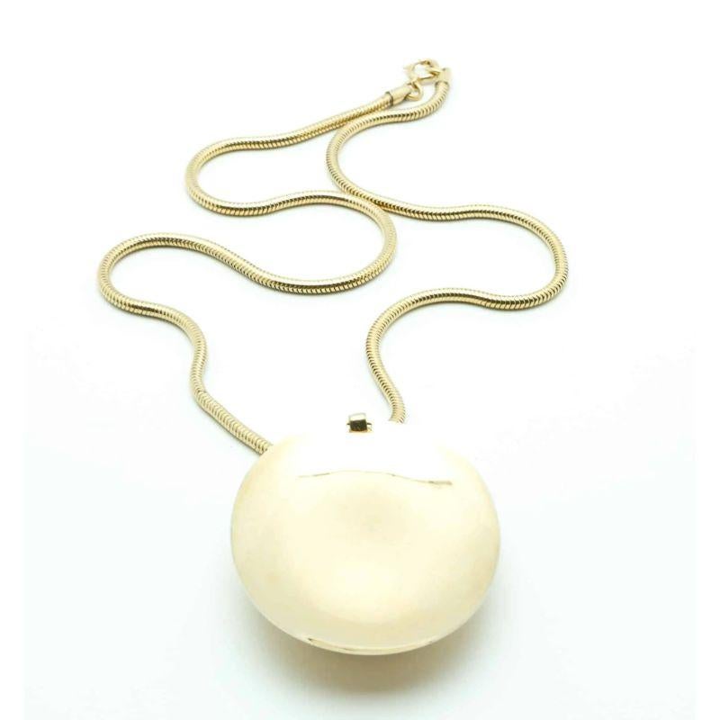 So 70s, rare and unique ceramic oval pendant made of gold plated metal, snake chain and large orange/brown ceramic cabochon.

Signature: No signed but just unique
Dimensions: Chain: 60  L cm, pendant: 7  x 5  cm
Condition: Excellent condition