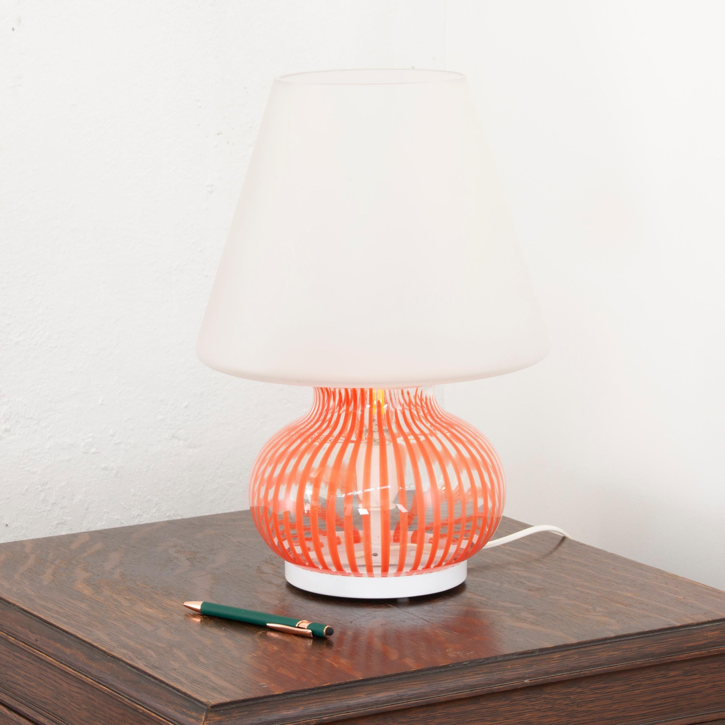 Unique Vintage italian design mushroom lamp, frost white orange Murano glass 70s en venta 3