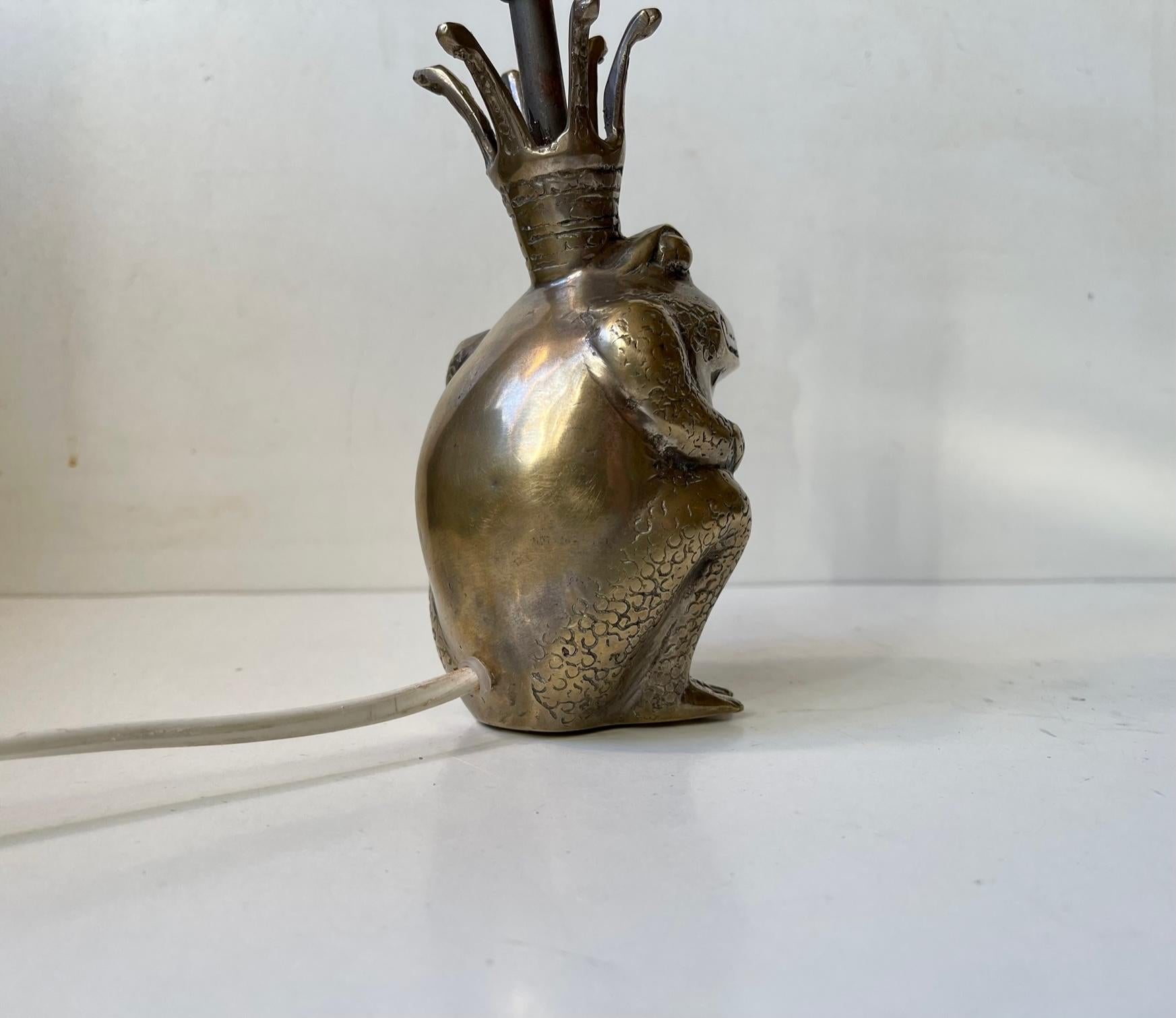 European Unique Vintage King Toad Table Lamp in Brass For Sale