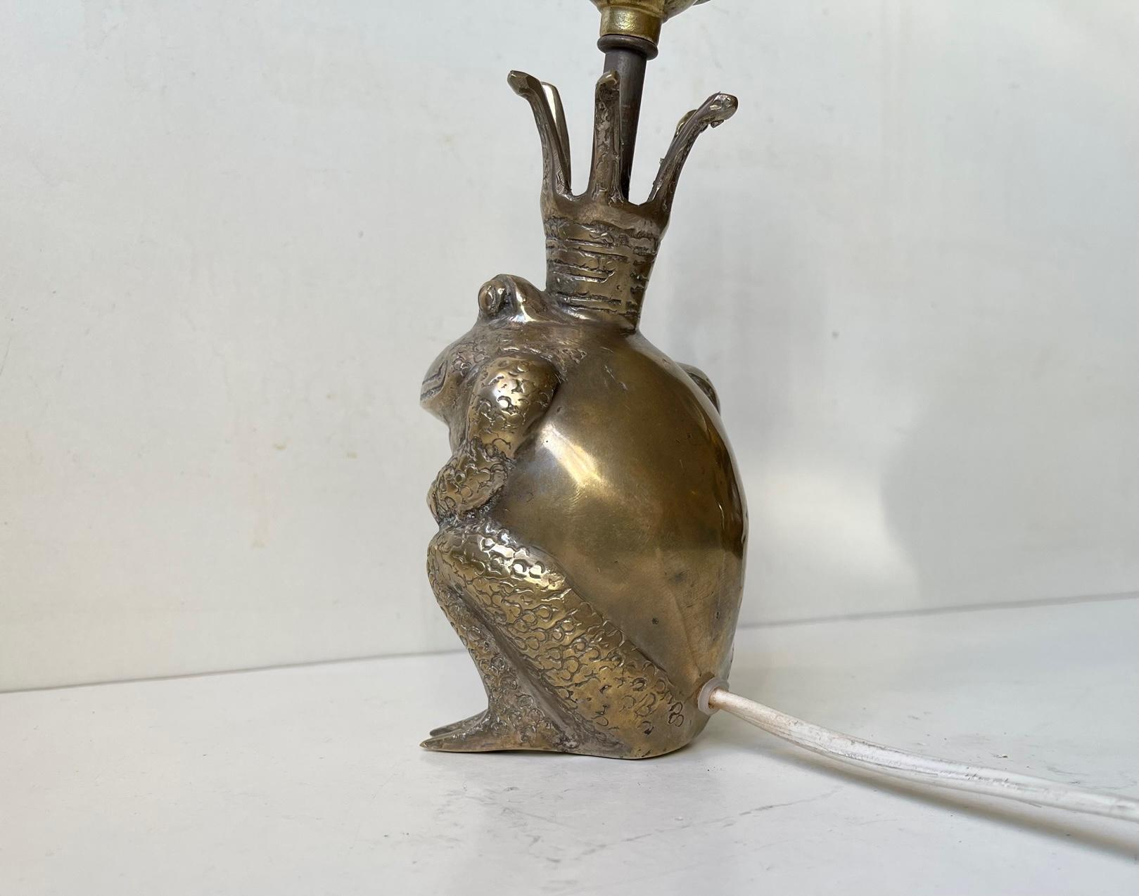 Unique Vintage King Toad Table Lamp in Brass For Sale 1