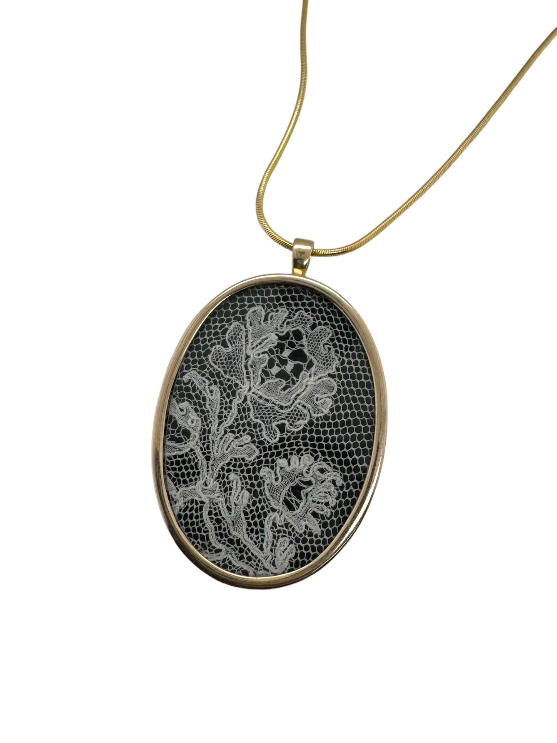 Women's Unique Vintage Lace Pendant Necklace Yellow Gold For Sale