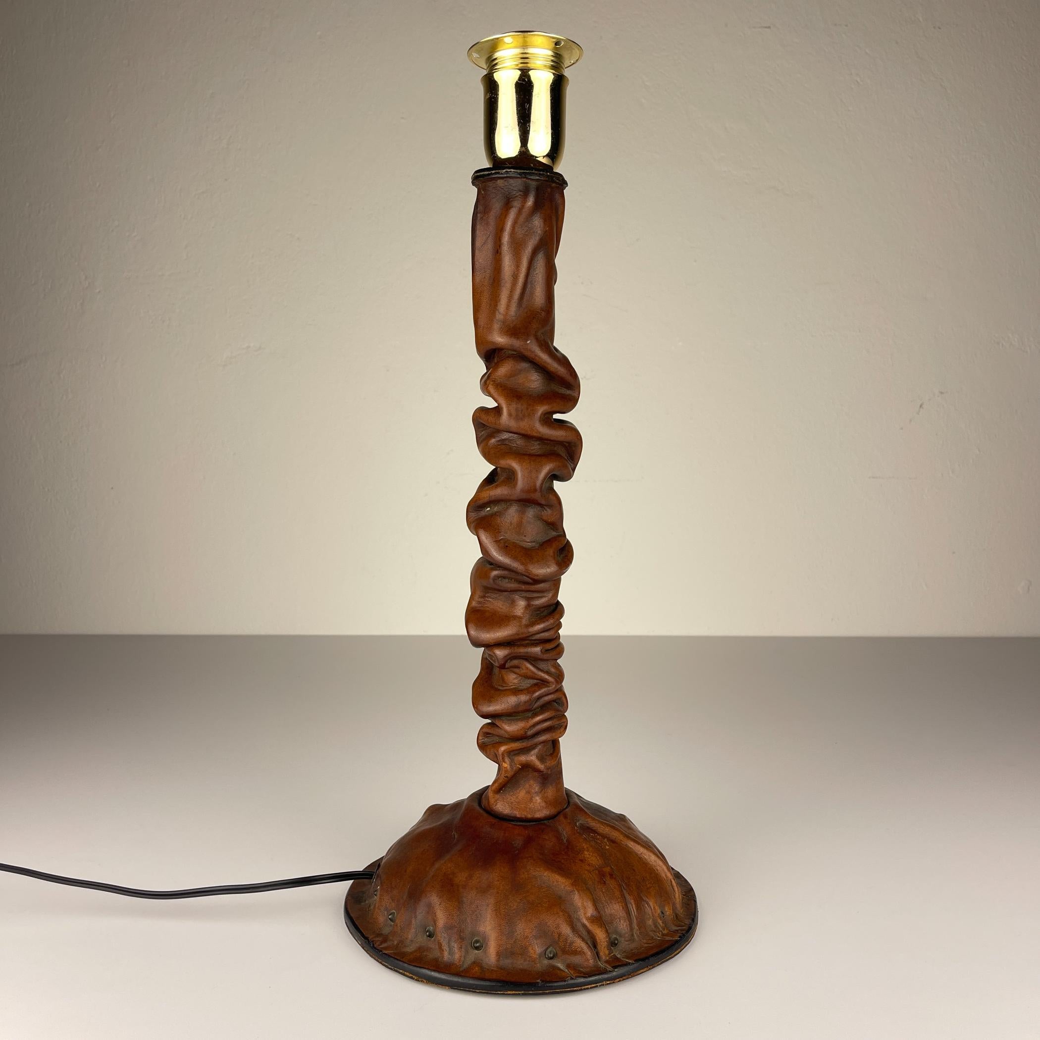 Unique vintage leather table lamp, Italy 1950s en venta 4