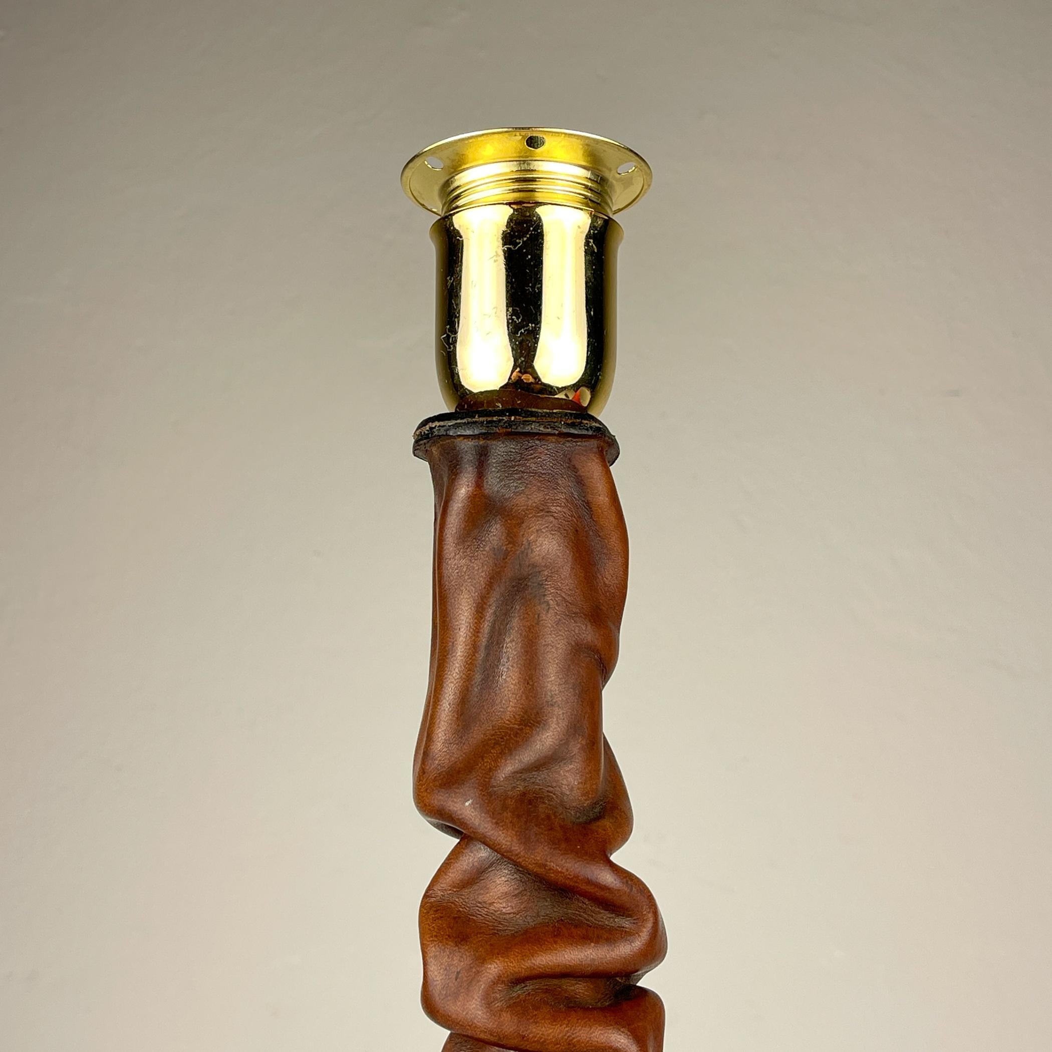 Unique vintage leather table lamp, Italy 1950s en venta 9