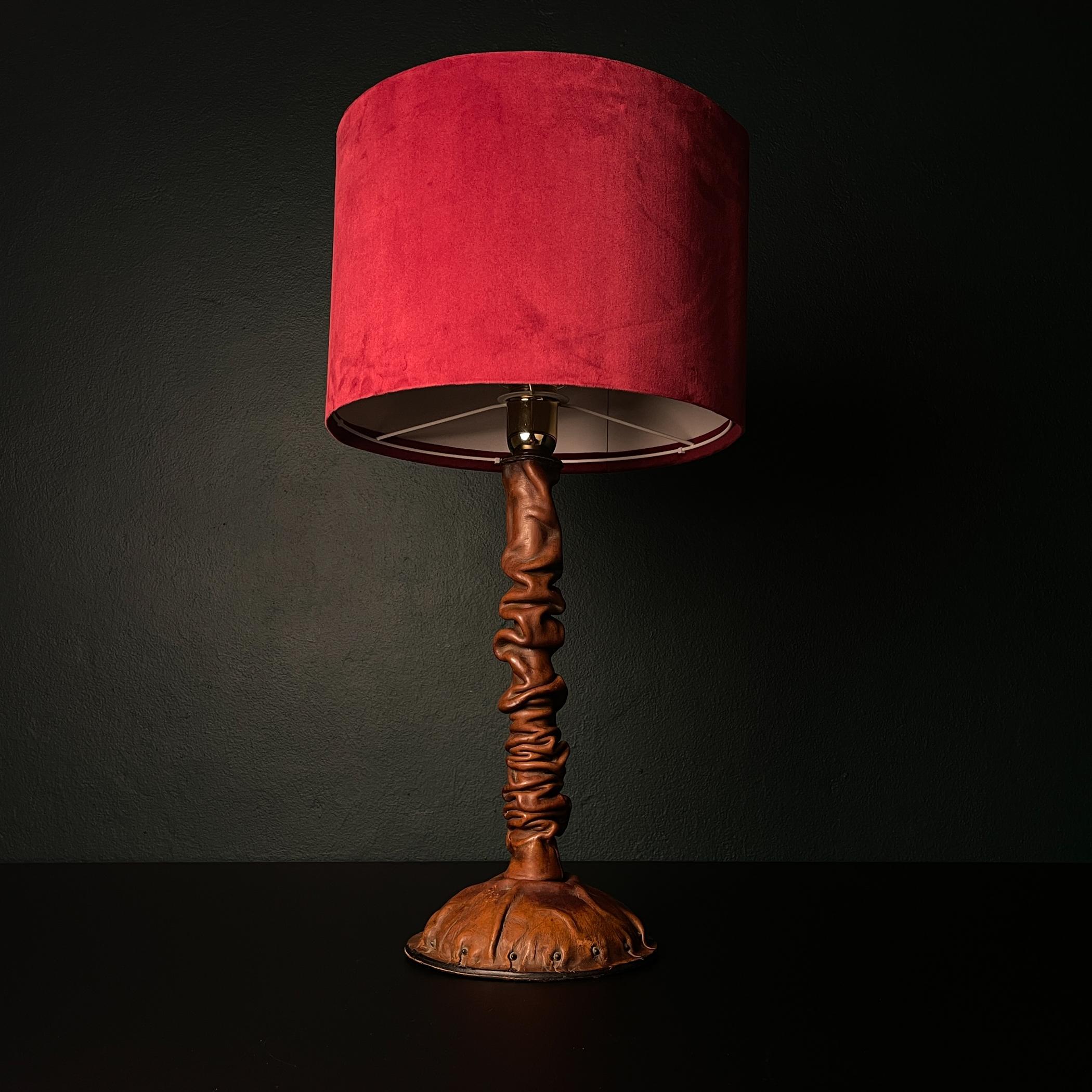 A unique and very rare leather table lamp made of genuine leather, with the Ardil stamp on the base.
Made in Italy in the 1950-60s. A delicate artisan approach, a rare brand, leather finish with a beautiful patina of time.
Very good vintage