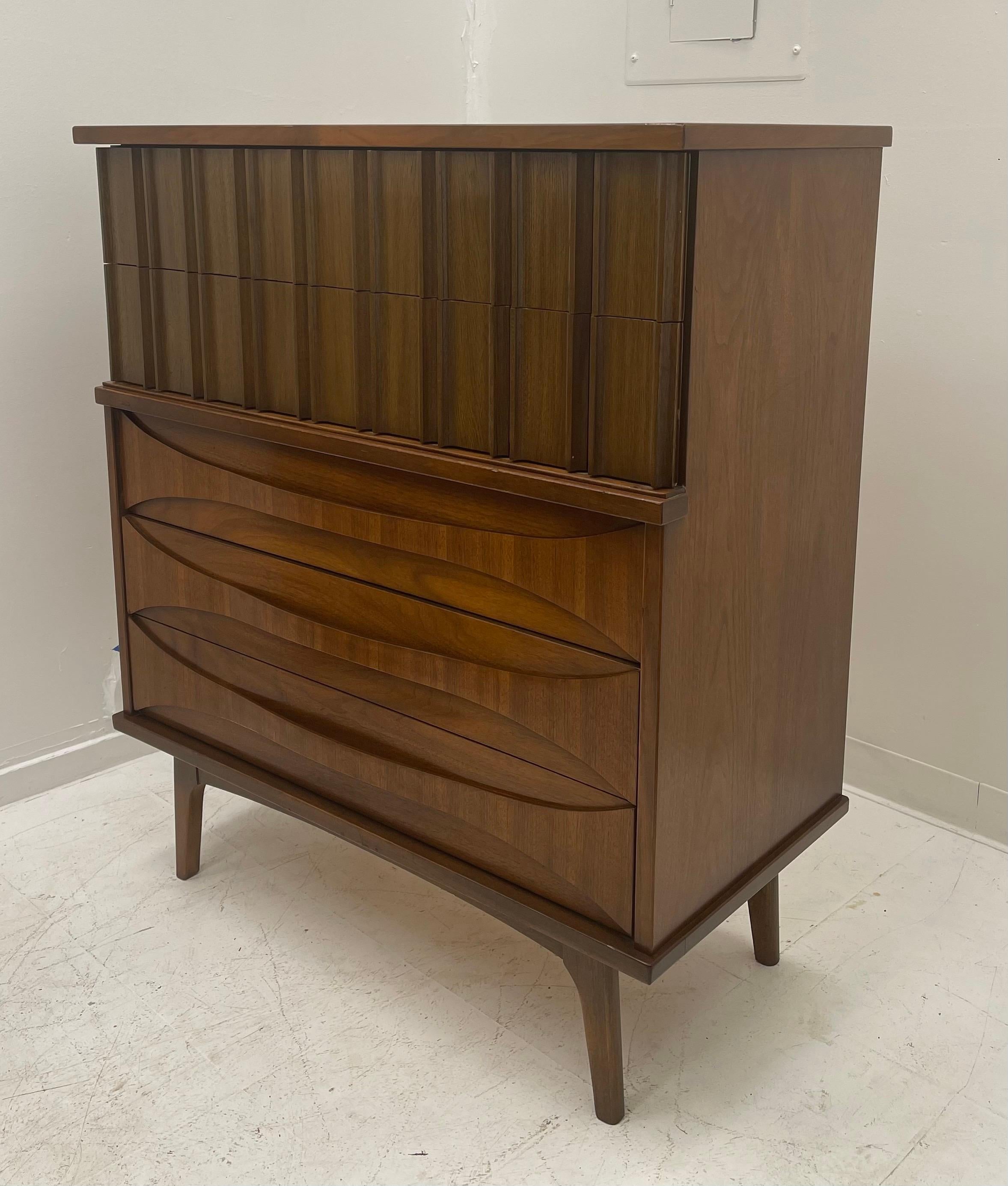 Mid-20th Century Unique Vintage Mid Century Modern Bedroom Dresser Set