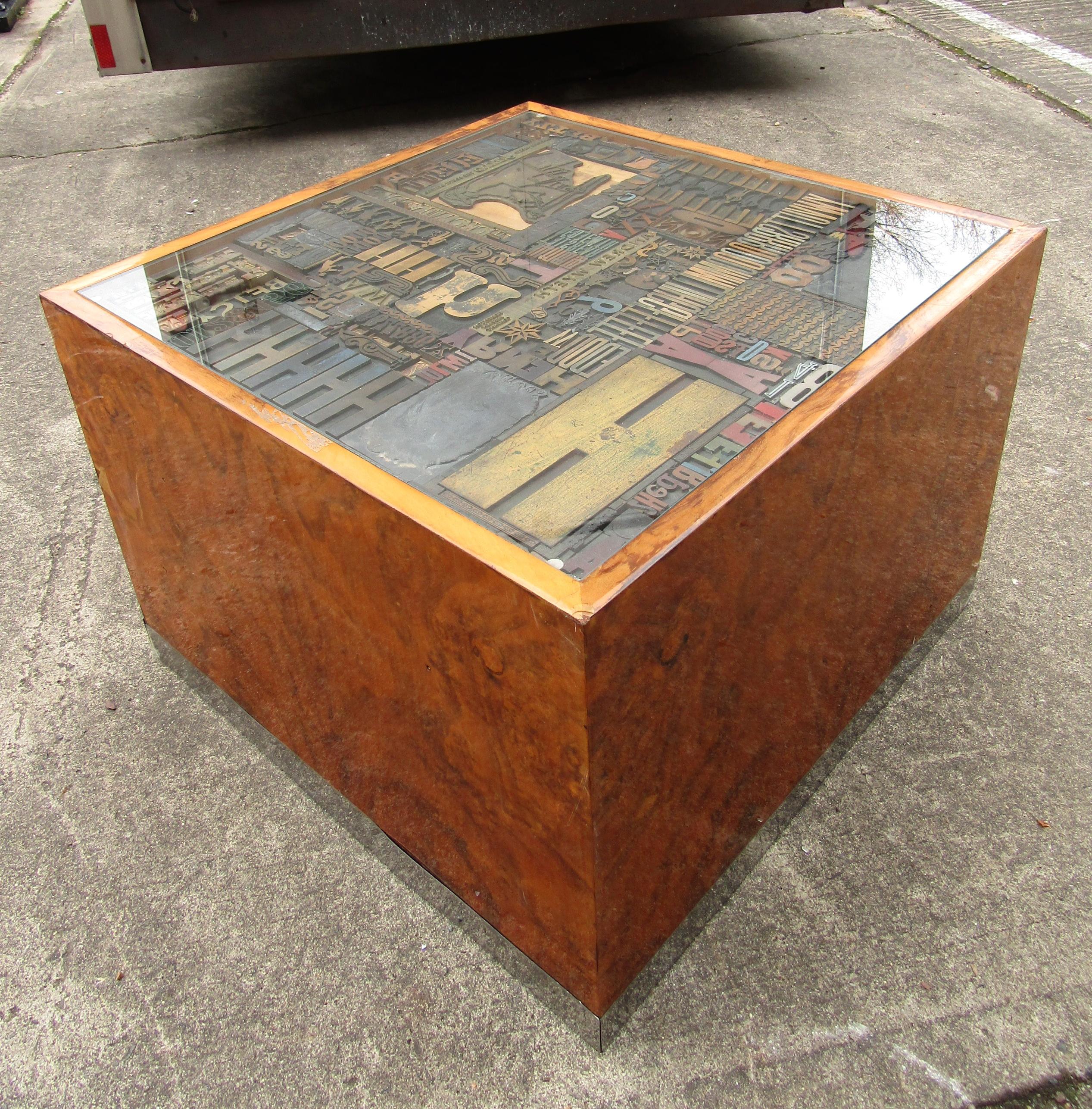 Table basse unique, vintage et moderne Bon état - En vente à Brooklyn, NY