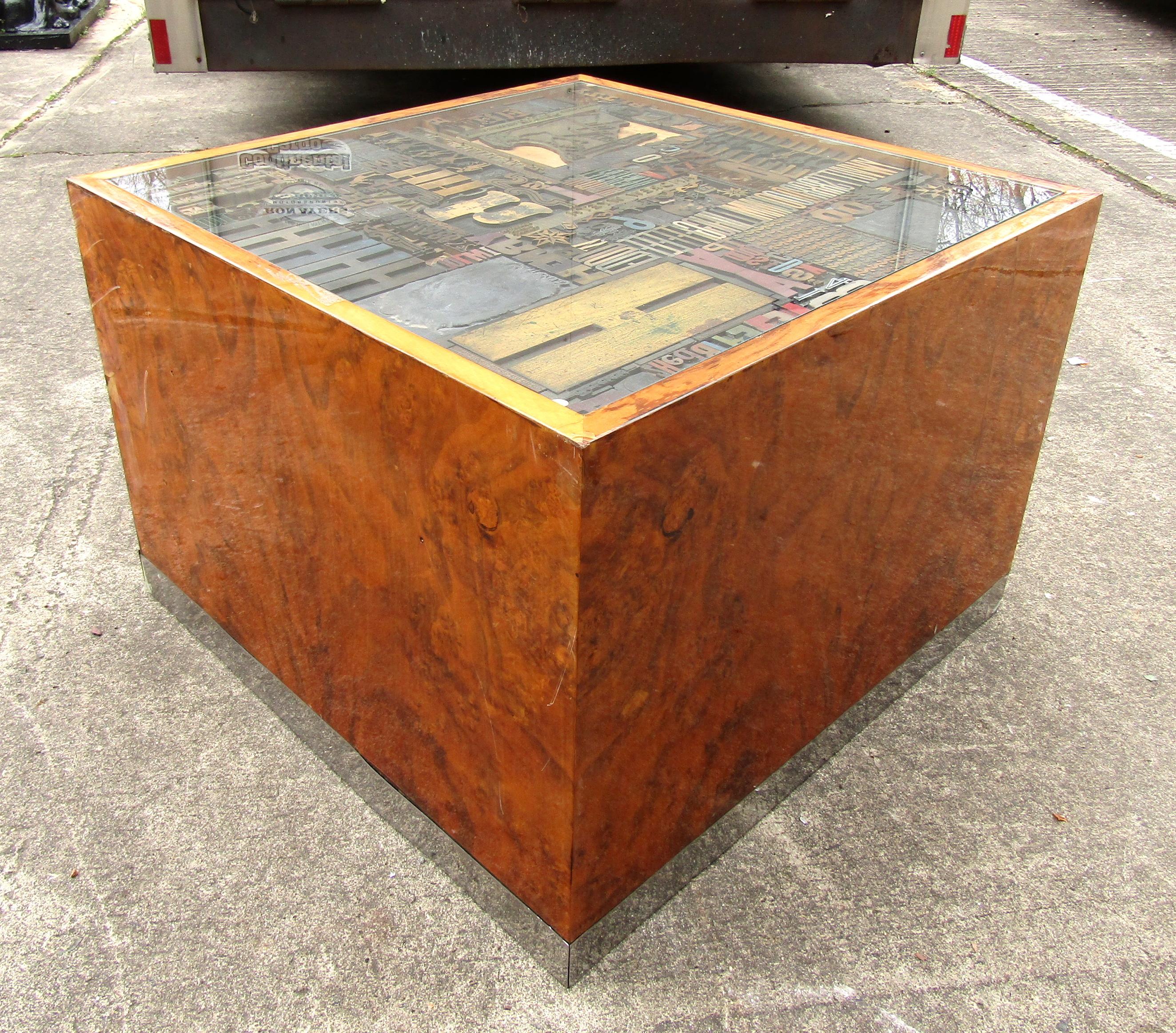 Bois Table basse unique, vintage et moderne en vente