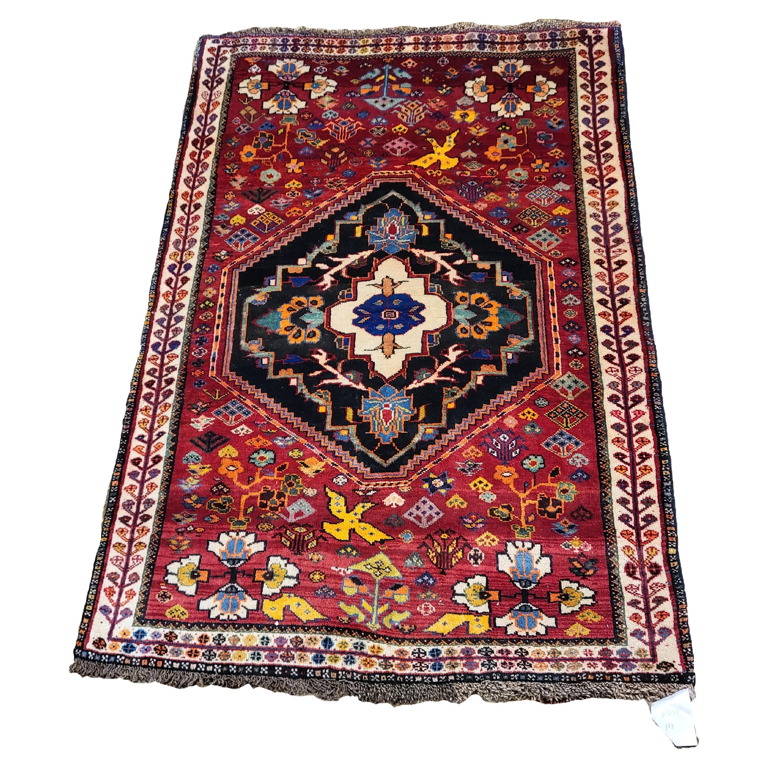 Einzigartiger Qashqai im Vintage-Stil – Nomadic Persischer Teppich – Vogelthema