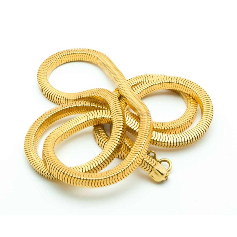 Gorgeous and rare vintage snake square long necklace  in gold plated metal, c.1970.

Signature: Not signed but just unique
Dimensions: 90 L cm 
Condition: Excellent vintage condition
Color: Gold
Look: Timeless Elegance
