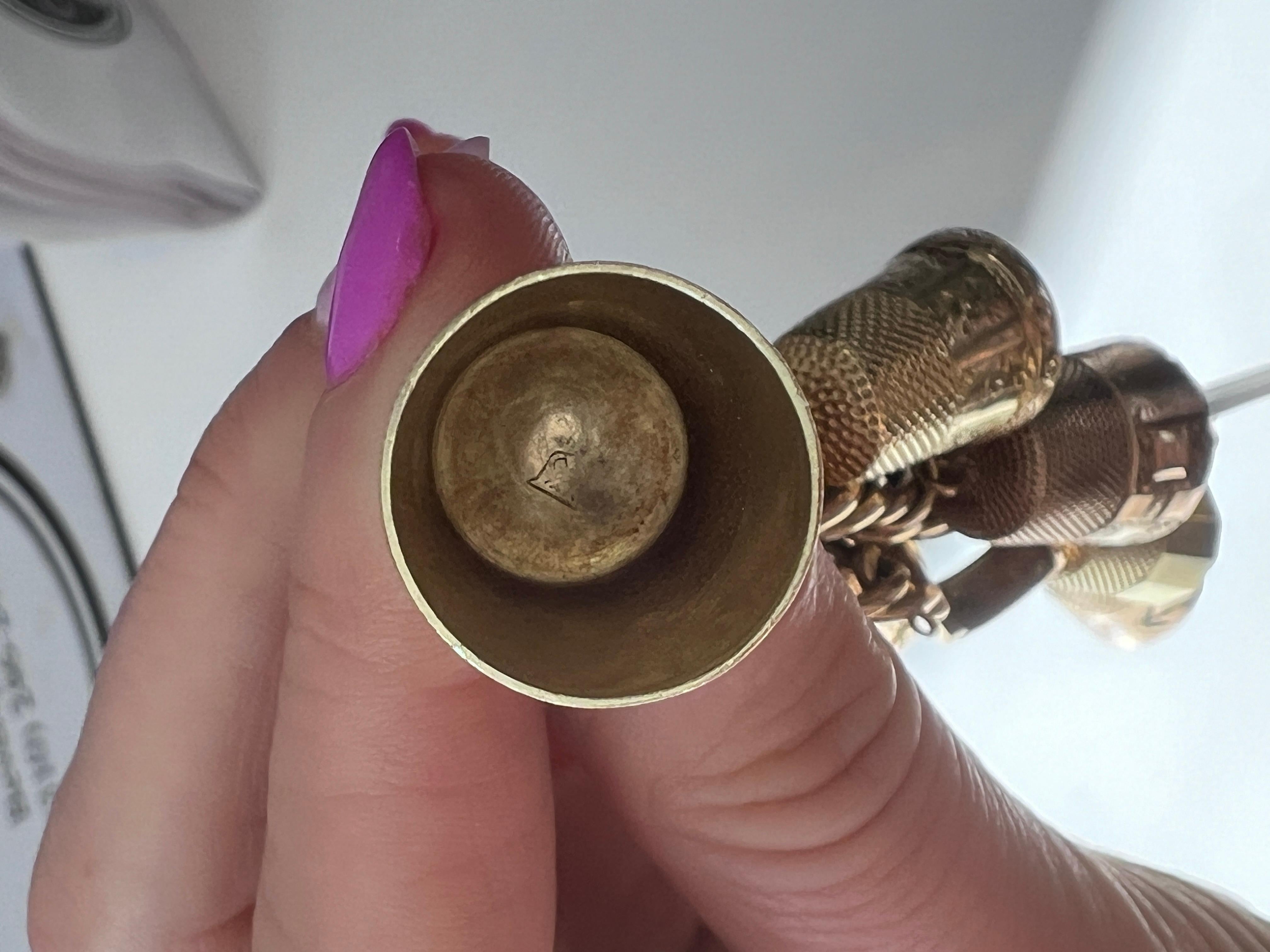 Bracciale Charm con ditale d'epoca unico nel suo genere in vendita 11
