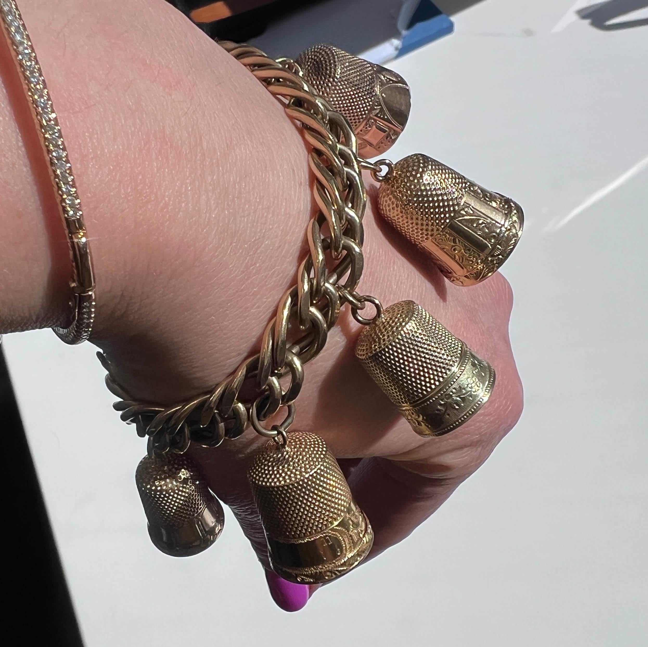 Bracciale Charm con ditale d'epoca unico nel suo genere in vendita 15