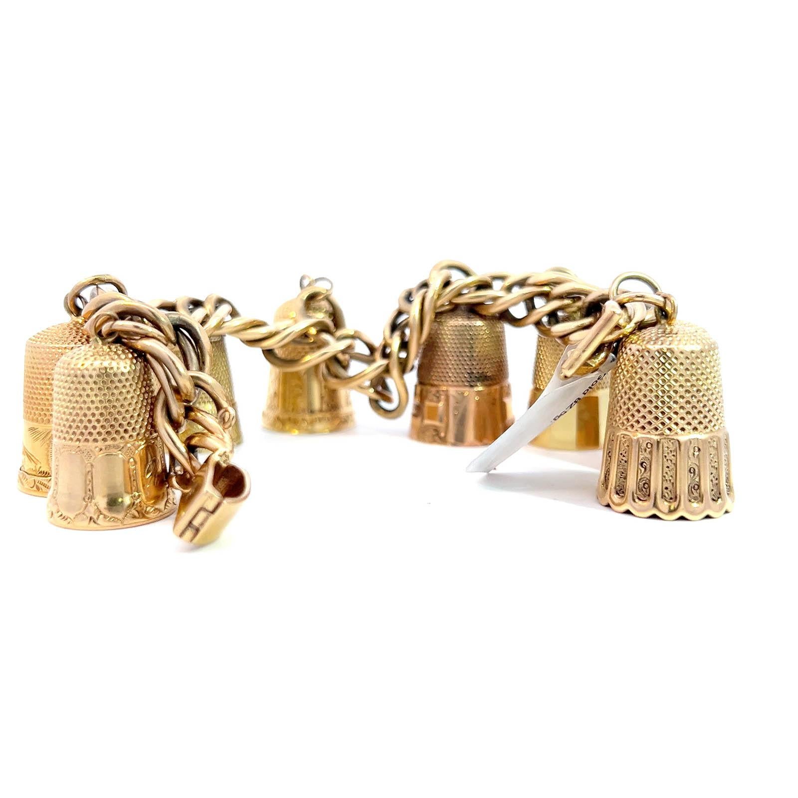 Bracciale Charm con ditale d'epoca unico nel suo genere In condizioni ottime in vendita a Beverly Hills, CA