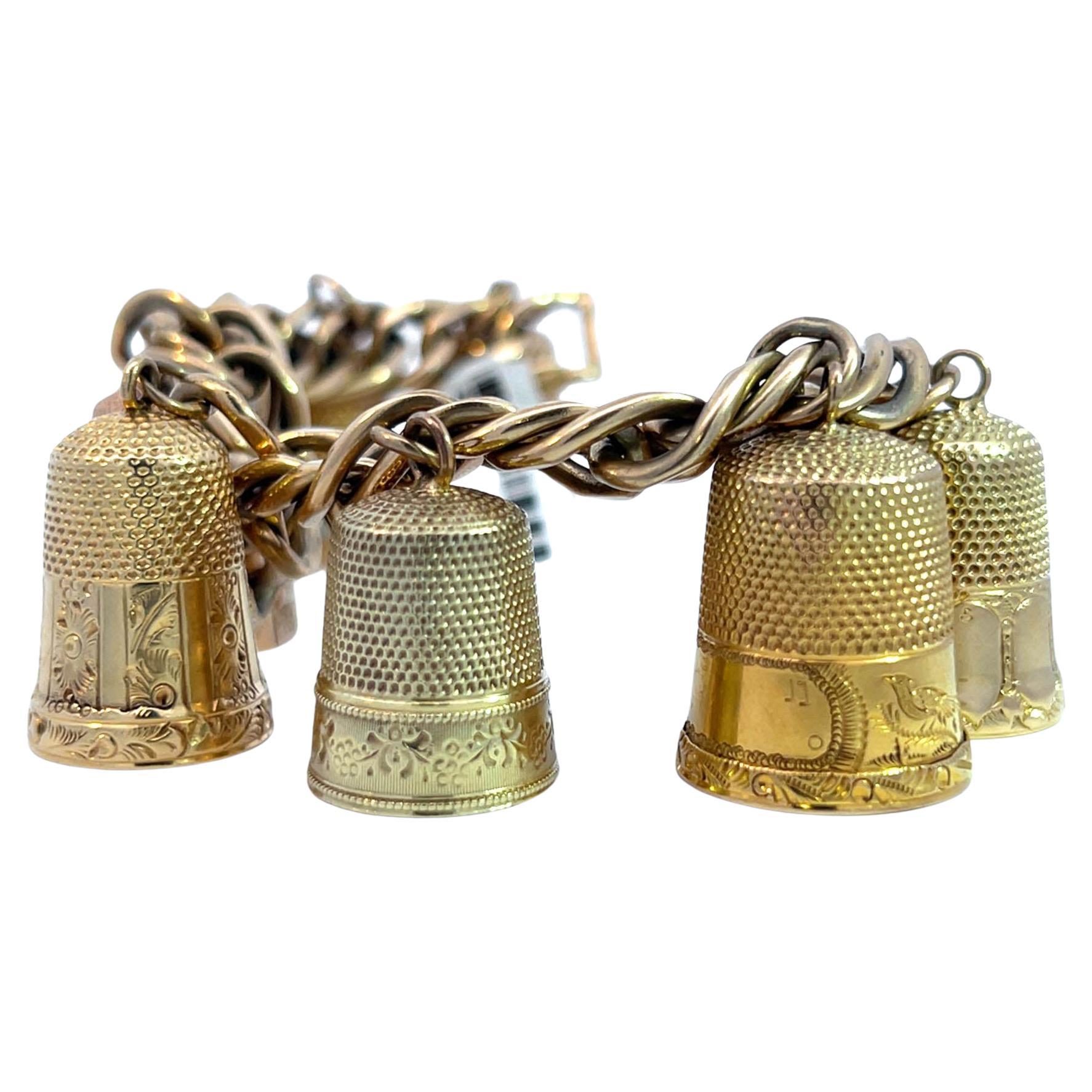 Bracciale Charm con ditale d'epoca unico nel suo genere in vendita 4