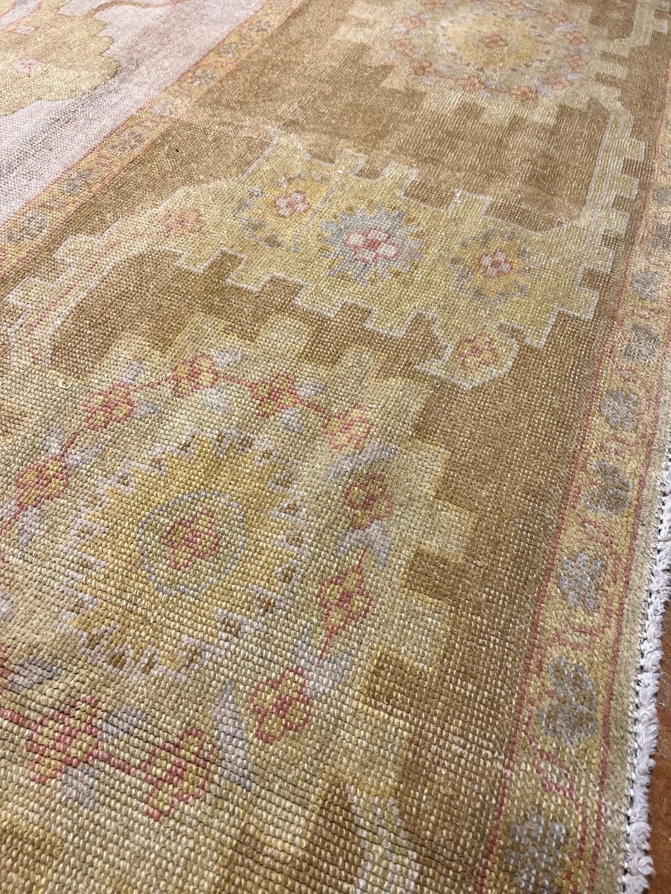 Einzigartige Vintage Türkisch Gelb Oushak (20. Jahrhundert) im Angebot