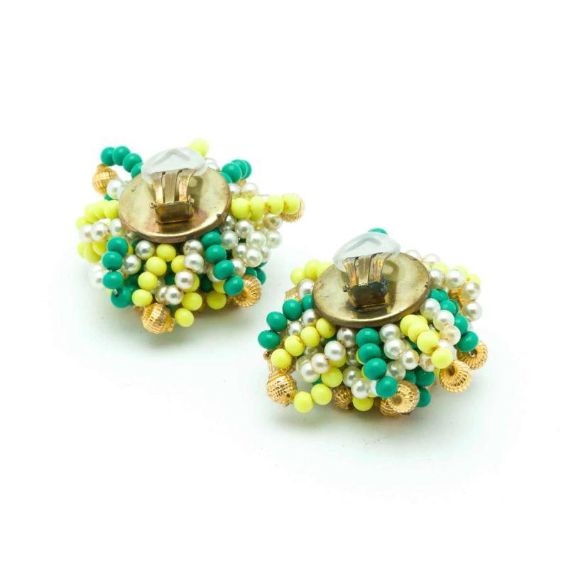 Unique Vintage Yellow Green Pearls Clip-on Earrings, c.1960 In Excellent Condition For Sale In Verviers, Région Wallonne