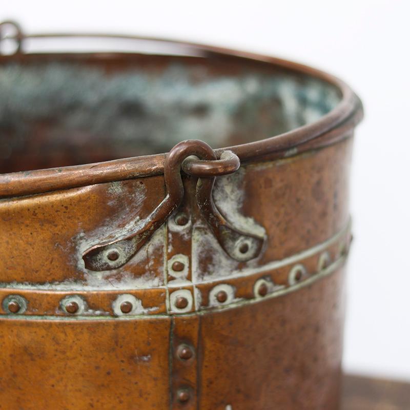 Rustico Secchio / fioriera in rame Wabi Sabi unico nel suo genere in vendita