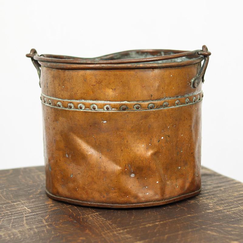 Secchio / fioriera in rame Wabi Sabi unico nel suo genere In condizioni deteriorate in vendita a OOSTERHOUT, NL