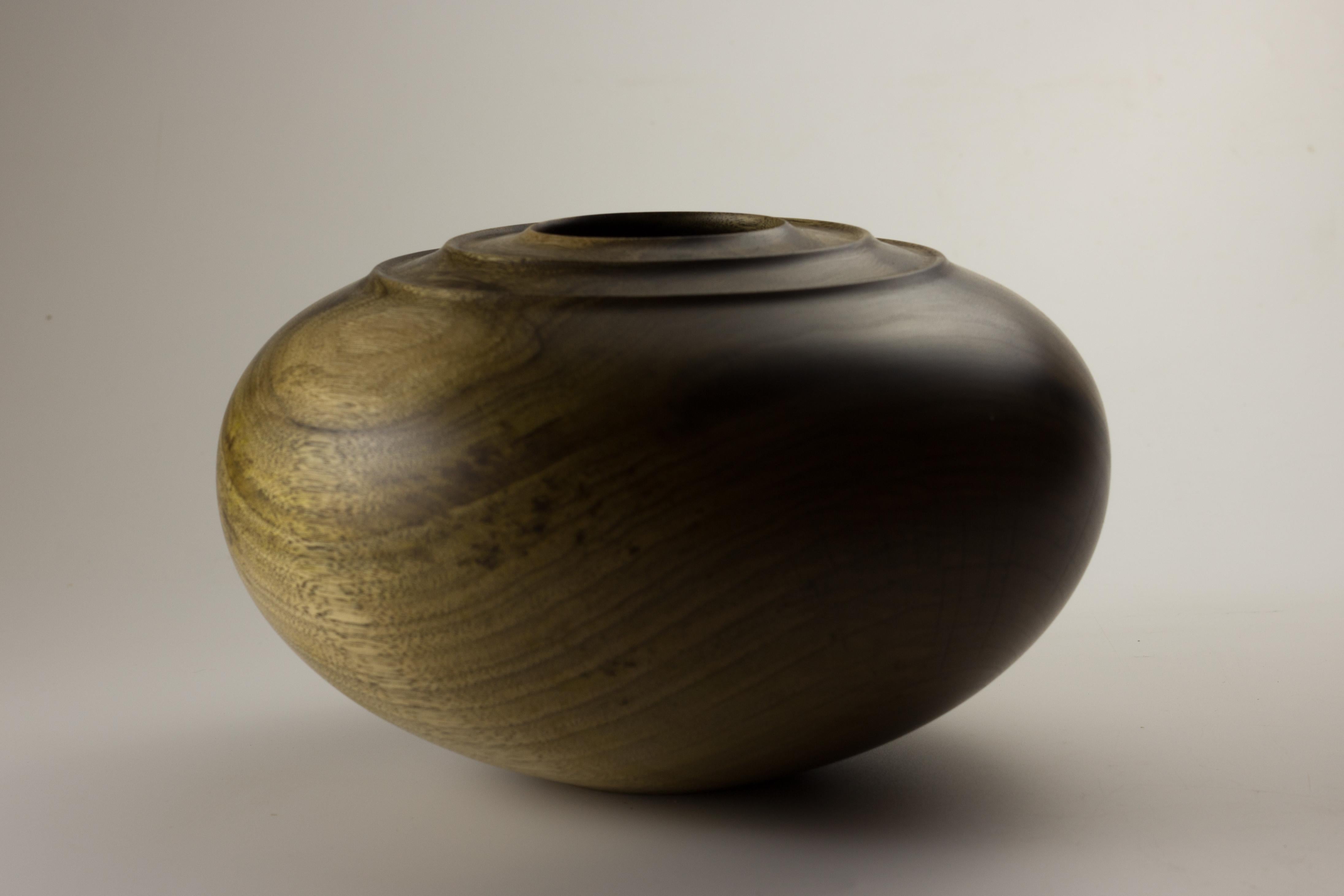 Unique Walnut Bowl by Vlad Droz In New Condition In Geneve, CH