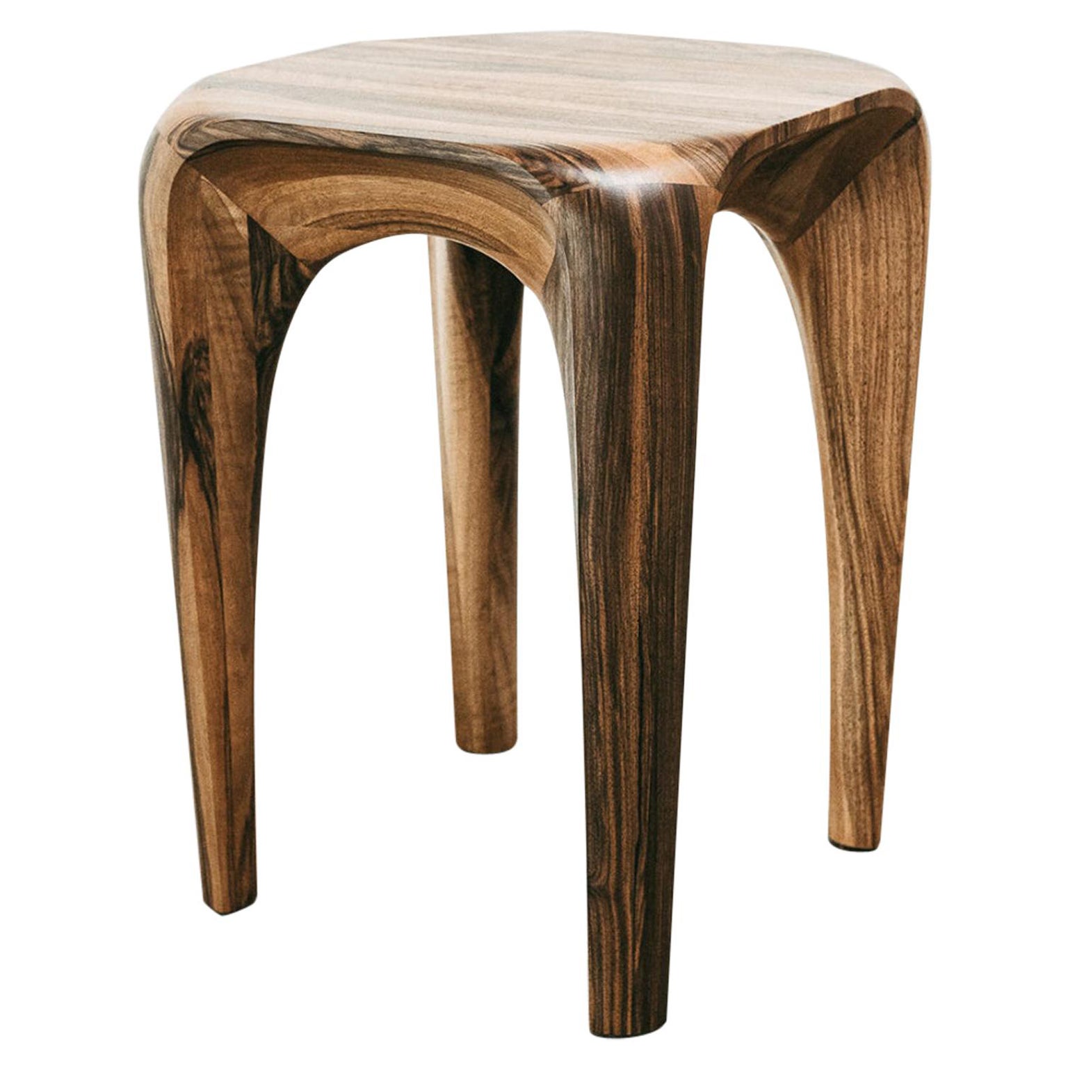 Einzigartiges Tabouret aus Nussbaumholz - handgefertigt und signiert von Maxime Goléo im Angebot